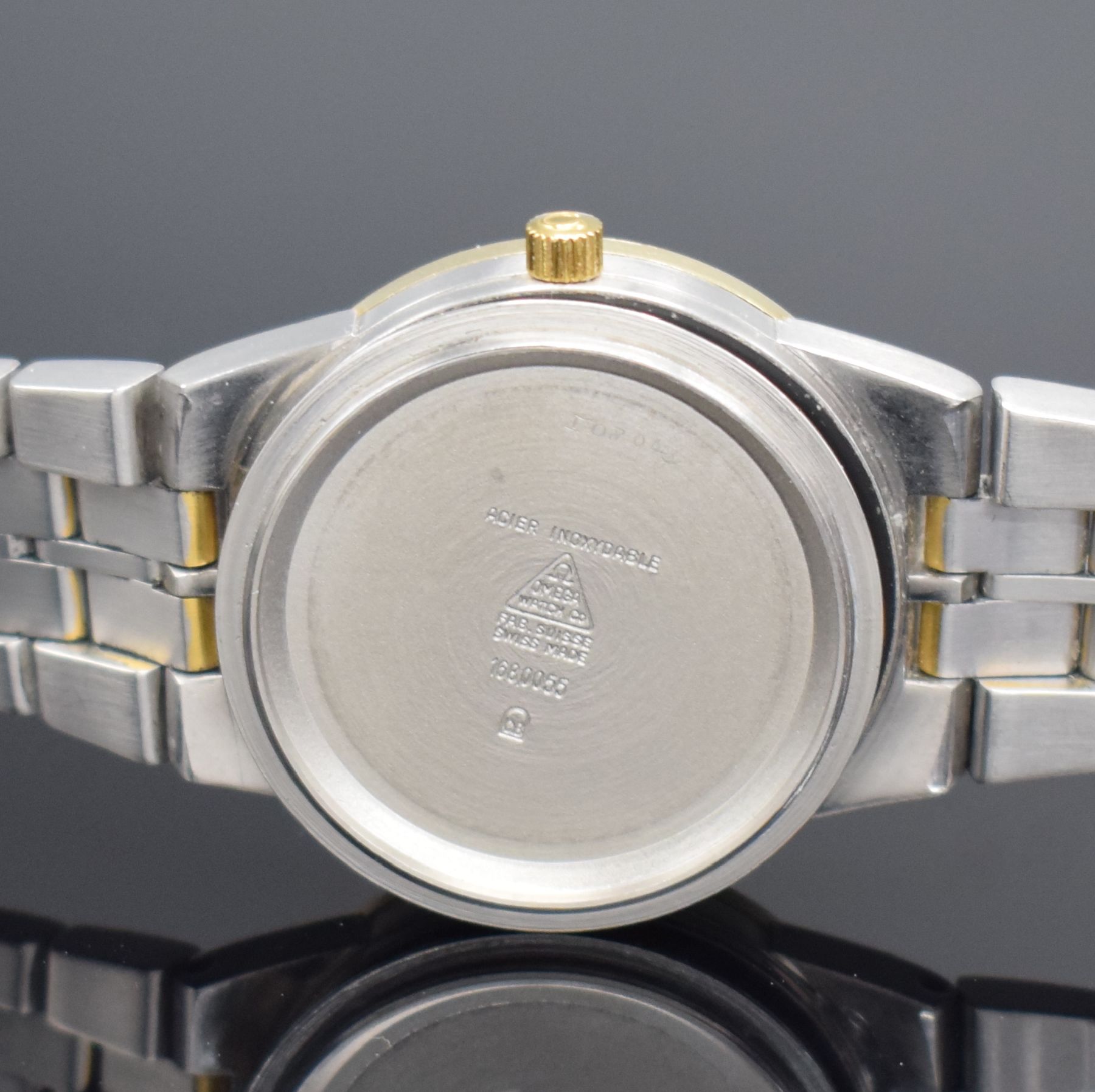 Detail i: OMEGA Constellation Chronometer Herrenarmbanduhr in Stahl/Gold Referenz 168.0055, Schweiz um 1970, Automatik, Boden m. Darst. Sternwarte verschr., ...