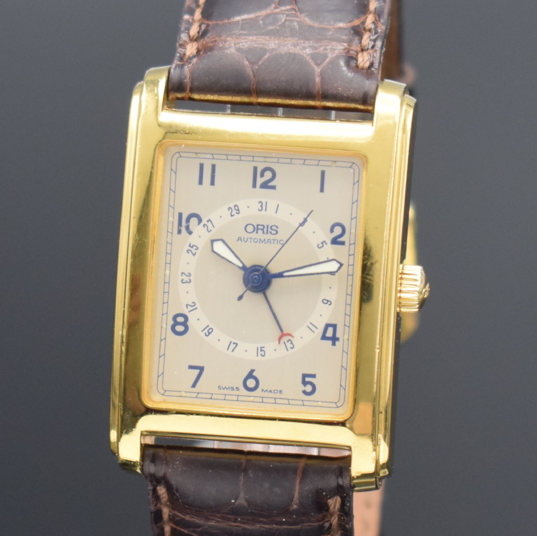 Detail c: ORIS rechteckige vergoldete Armbanduhr mit Zeigerdatum in Stahl, Schweiz um 1995, Ref. B7460, Boden 4-fach verschr., silb. Zifferbl. m. arab. Zahlen, ...