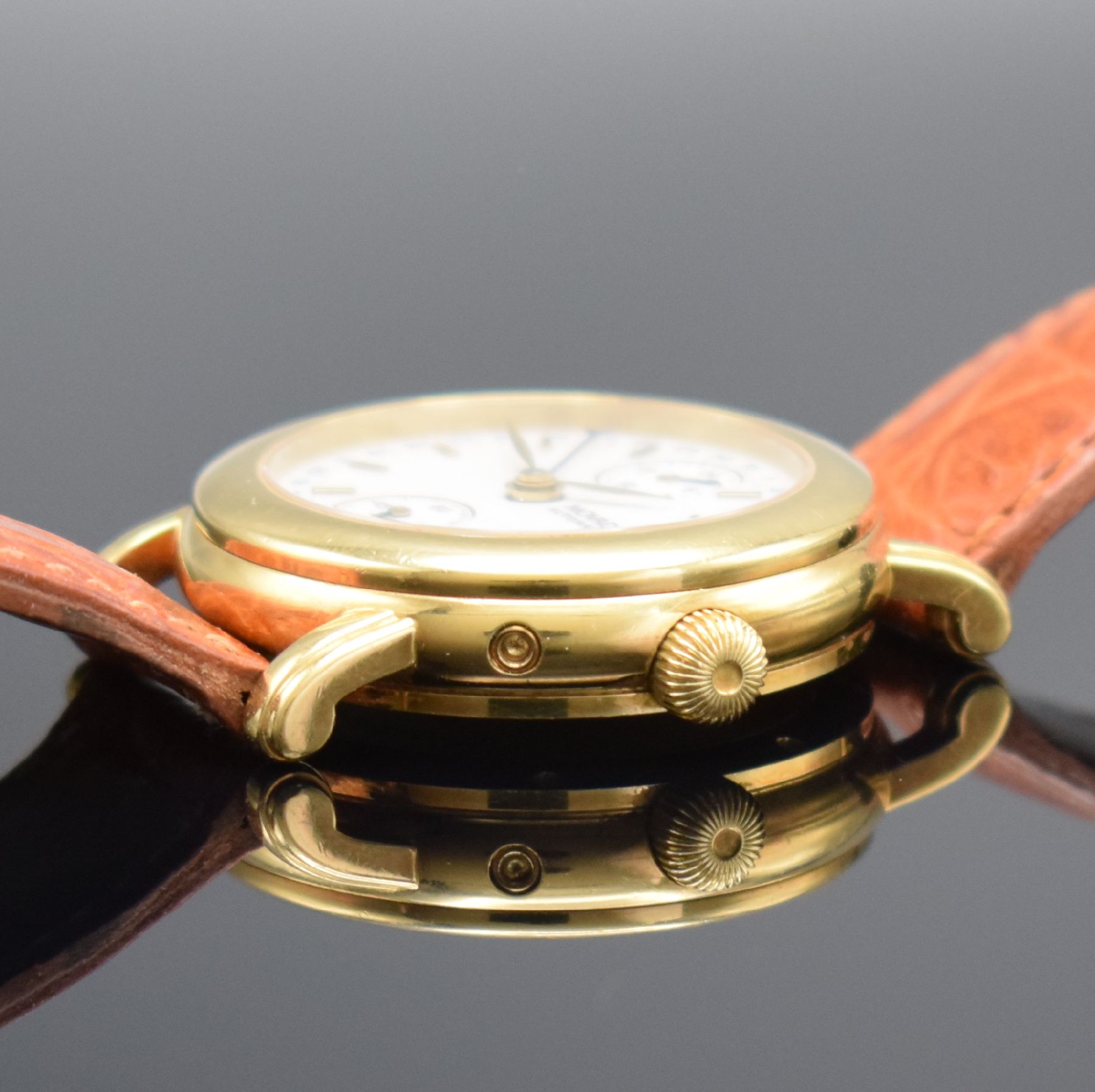 Detail d: MOVADO 1881 Herrenarmbanduhr in GG 750/000, Schweiz um 1995, Automatik, Ref. 40.B2.870, Boden 6-fach verschr. (1 Schr. zu ers.), orig. Lederband m. ...