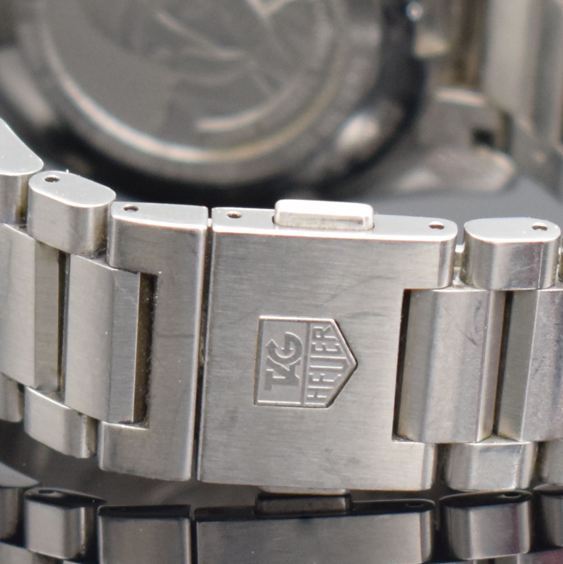 Detail b: TAG HEUER Carrera Calibre 16 Juan Manuel Fangio Herrenarmbanduhr mit Chronograph in Stahl, Automatik, Ref. CV201AJ-0, Boden verschr., orig. ...