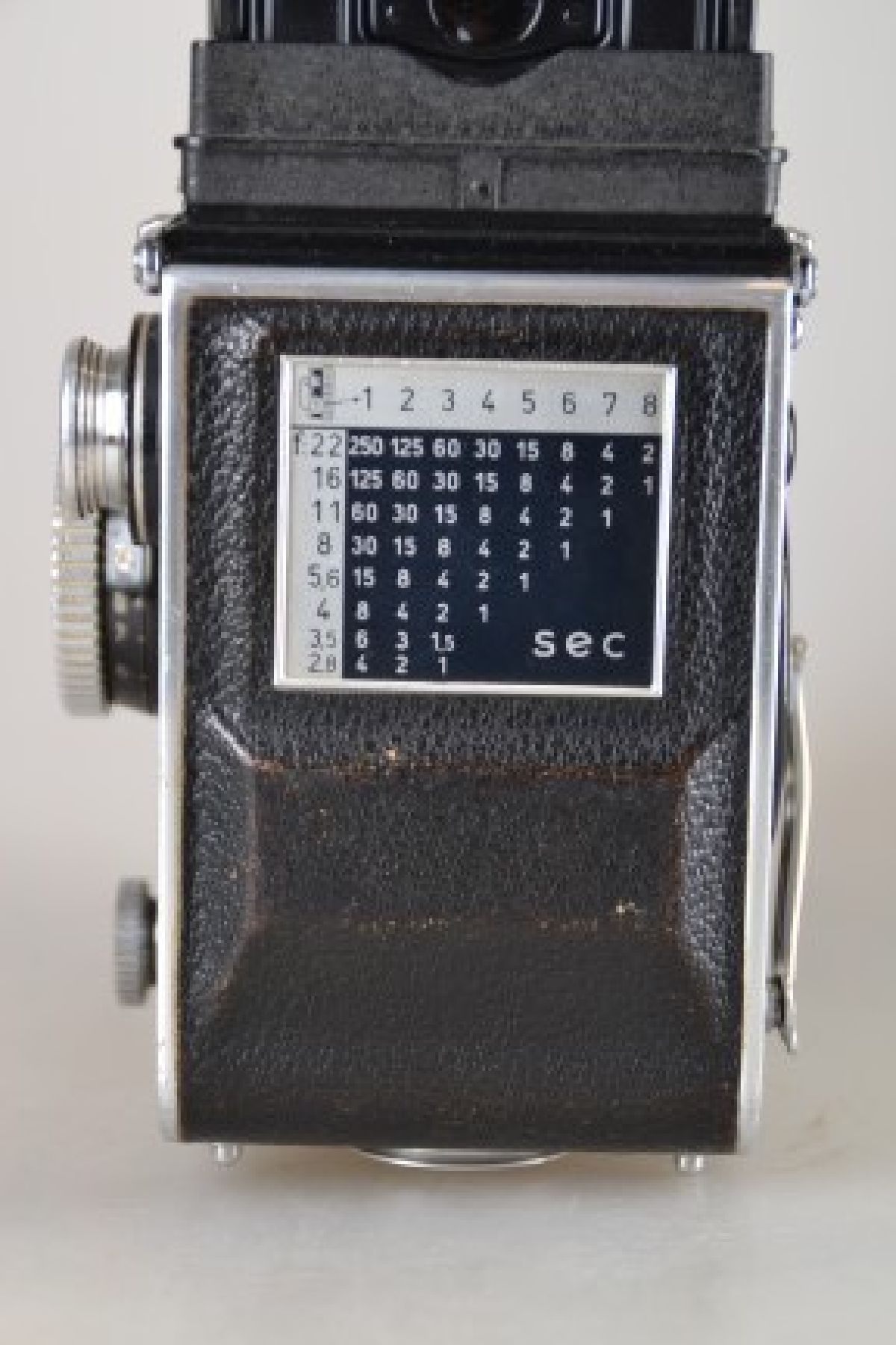 Detail f: Tele-Rolleiflex, Franke & Heidecke, Seriennr. S 2301583, doppeläugige Spiegelreflexkamera, Synchro Compur Verschluß, Sonnar 1:4 135 mm und ...