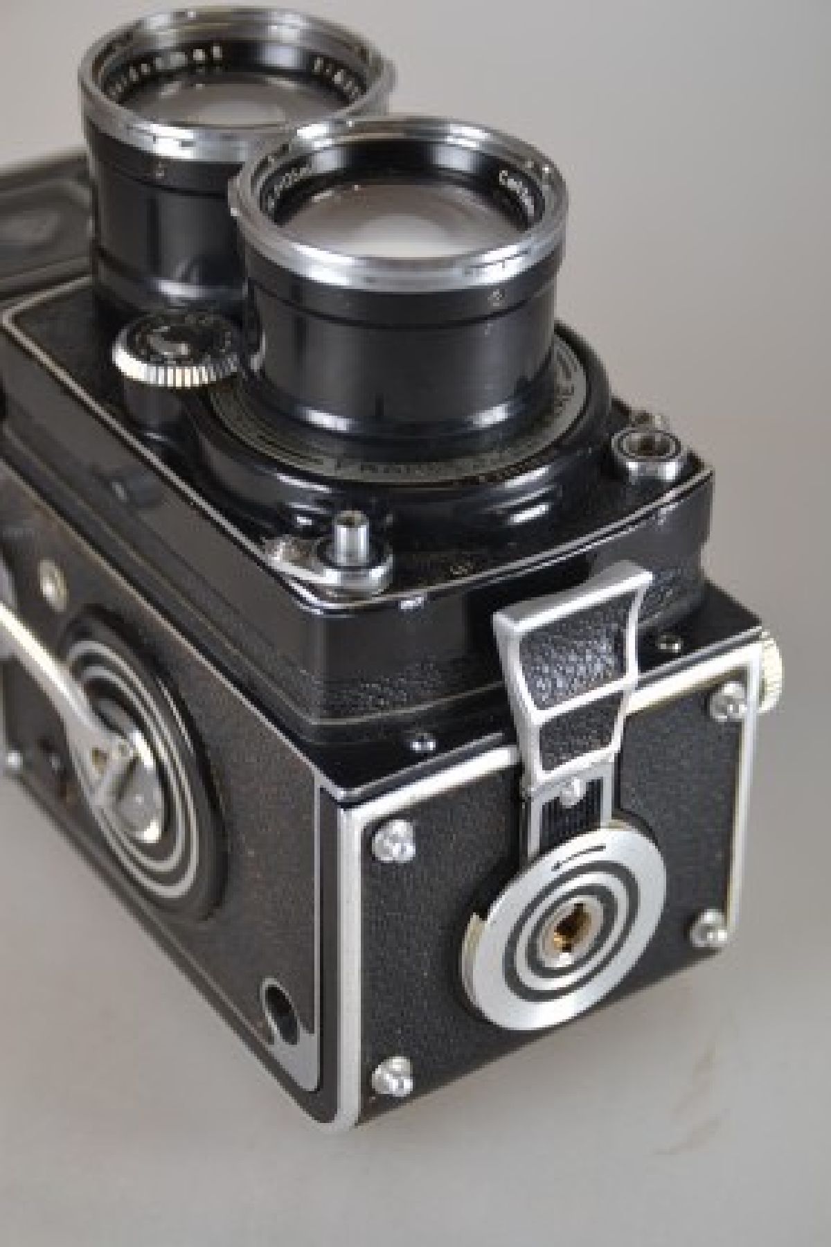 Detail h: Tele-Rolleiflex, Franke & Heidecke, Seriennr. S 2301583, doppeläugige Spiegelreflexkamera, Synchro Compur Verschluß, Sonnar 1:4 135 mm und ...