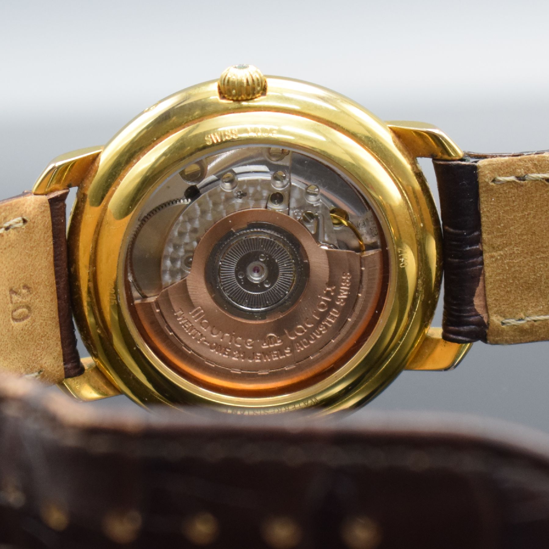 Detail e: MAURICE LACROIX Regulateur Herrenarmbanduhr, Schweiz um 1995, Automatik, verg. Geh. beids. vergl., Boden aufgedr., Korrekturdr. seitl. im Geh. ...