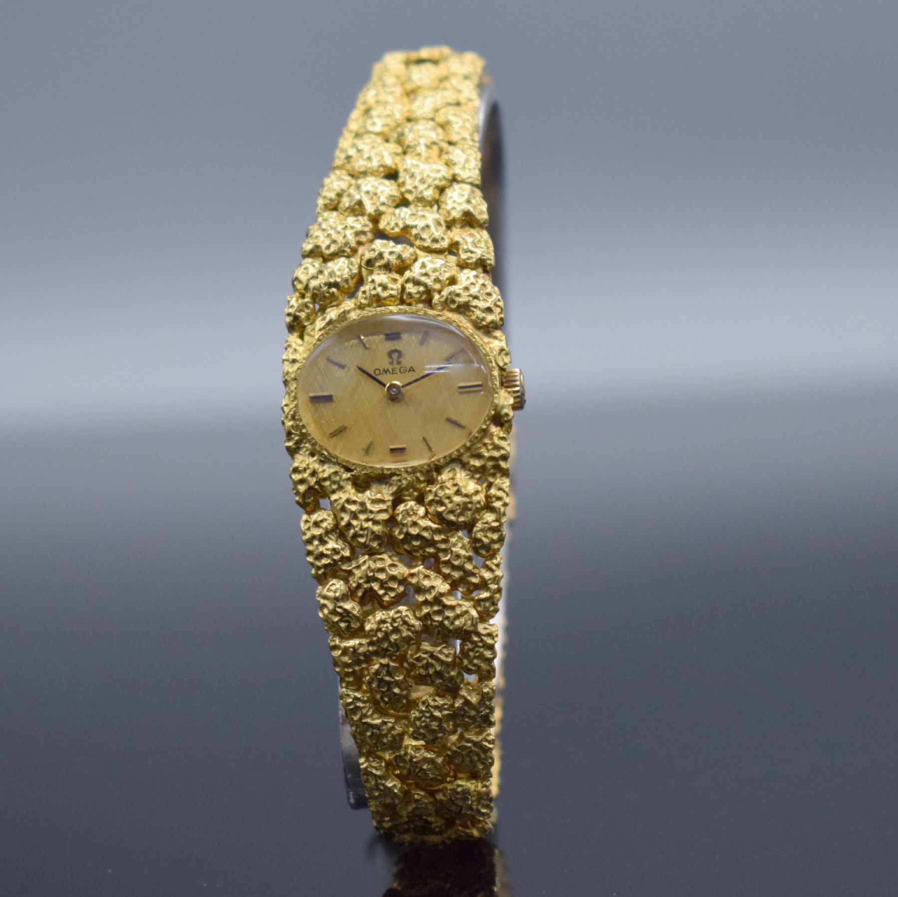 OMEGA Rocaille D´Or feine und ausgefallene Damenarmbanduhr in GG 750/000 Referenz 7-8202, Handaufzug, Schweiz um 1969, Design von Gilbert Albert, ...