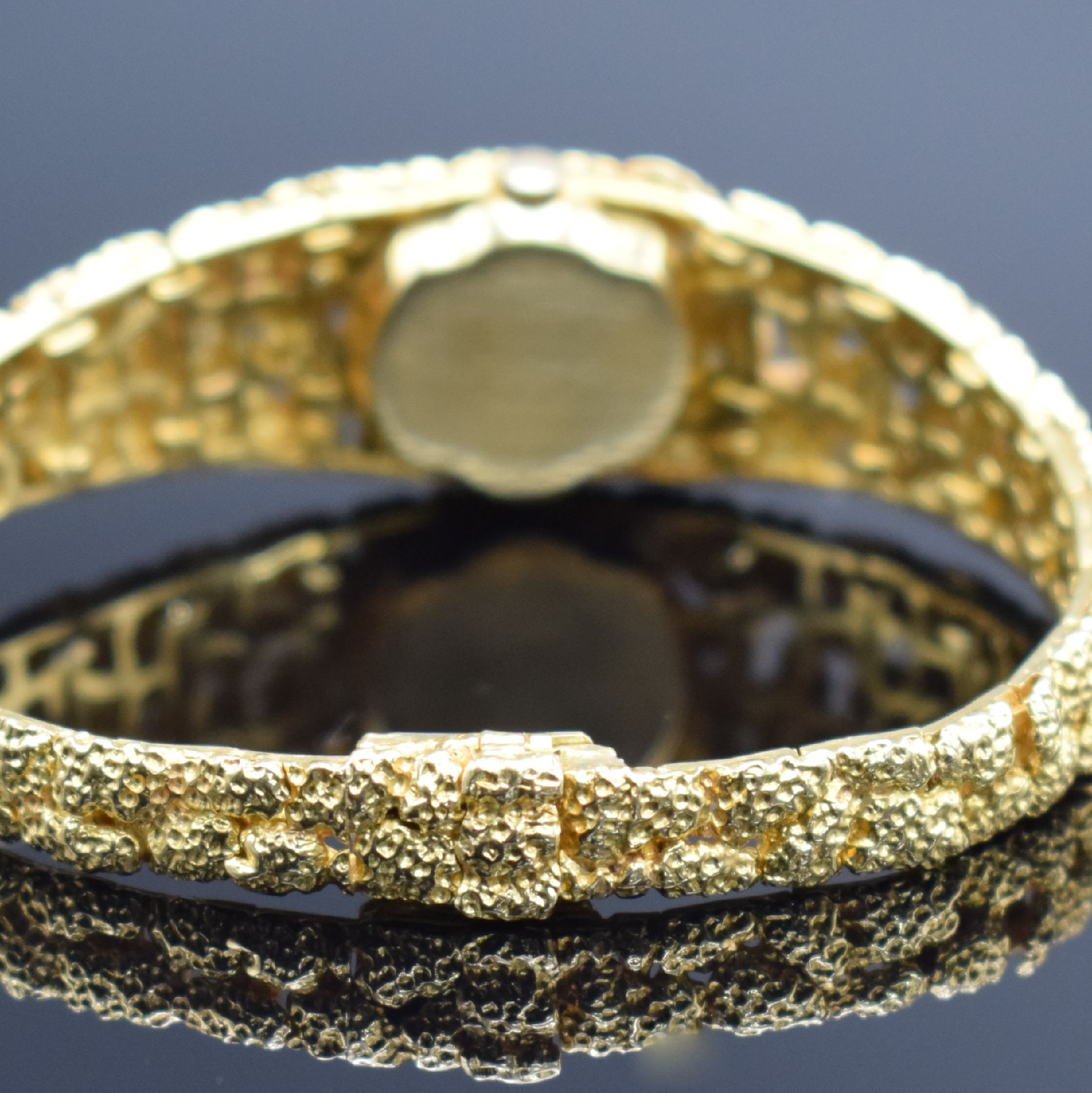 Detail e: OMEGA Rocaille D´Or feine und ausgefallene Damenarmbanduhr in GG 750/000 Referenz 7-8202, Handaufzug, Schweiz um 1969, Design von Gilbert Albert, ...