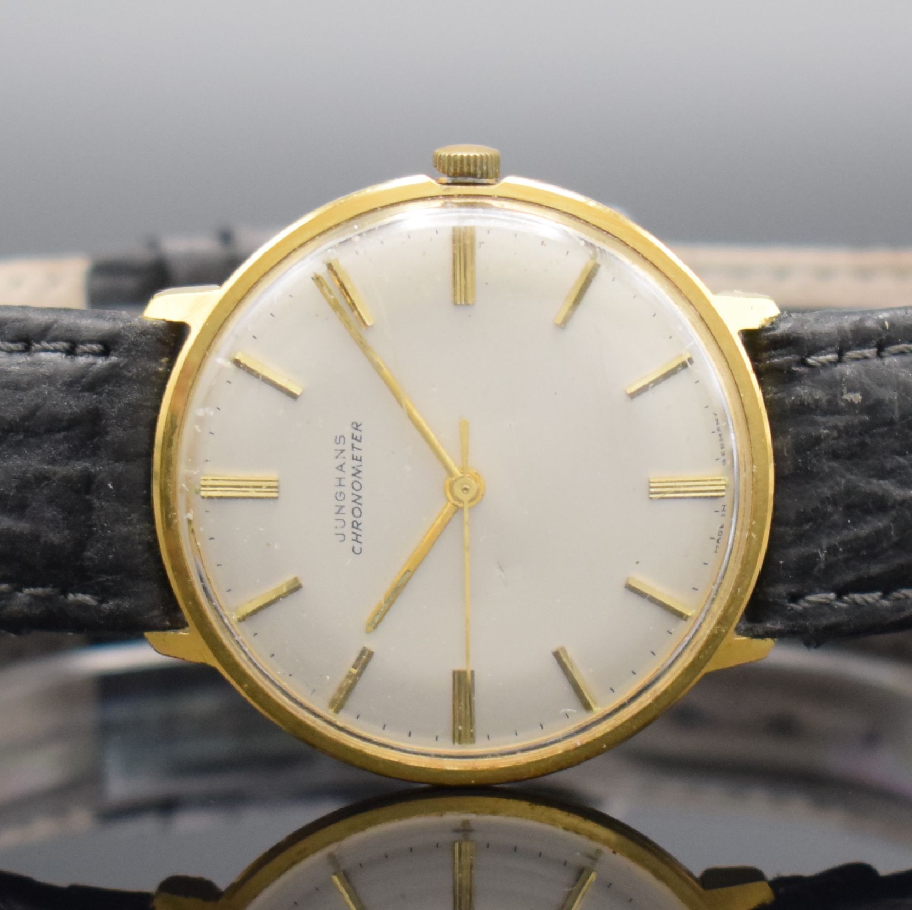 Detail a: JUNGHANS Chronometer vergoldete Herrenarmbanduhr Kaliber 85/10, Deutschland um 1955, Handaufzug, Stahlboden aufgedr., Krone neutr. ers., silb. ...