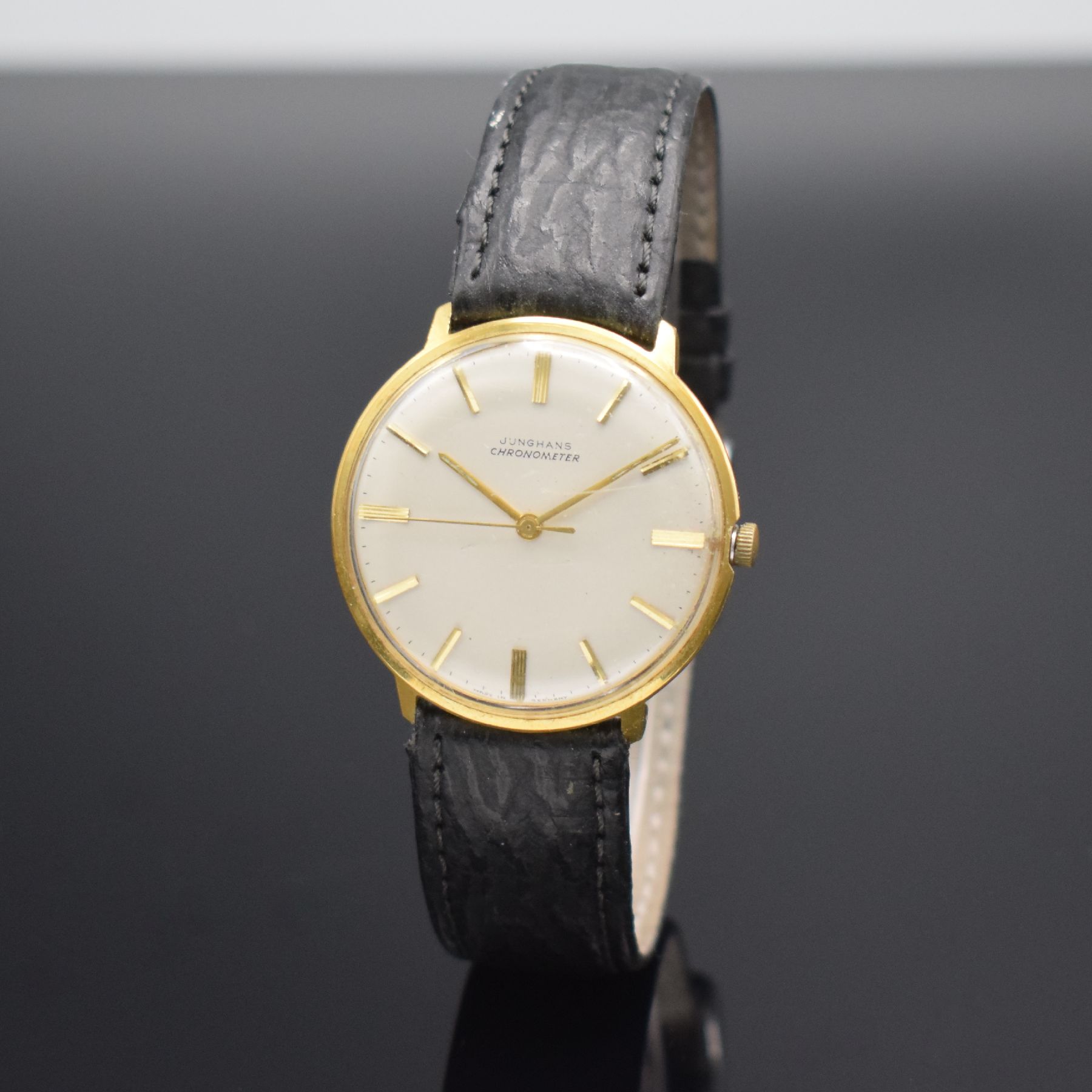 Detail b: JUNGHANS Chronometer vergoldete Herrenarmbanduhr Kaliber 85/10, Deutschland um 1955, Handaufzug, Stahlboden aufgedr., Krone neutr. ers., silb. ...
