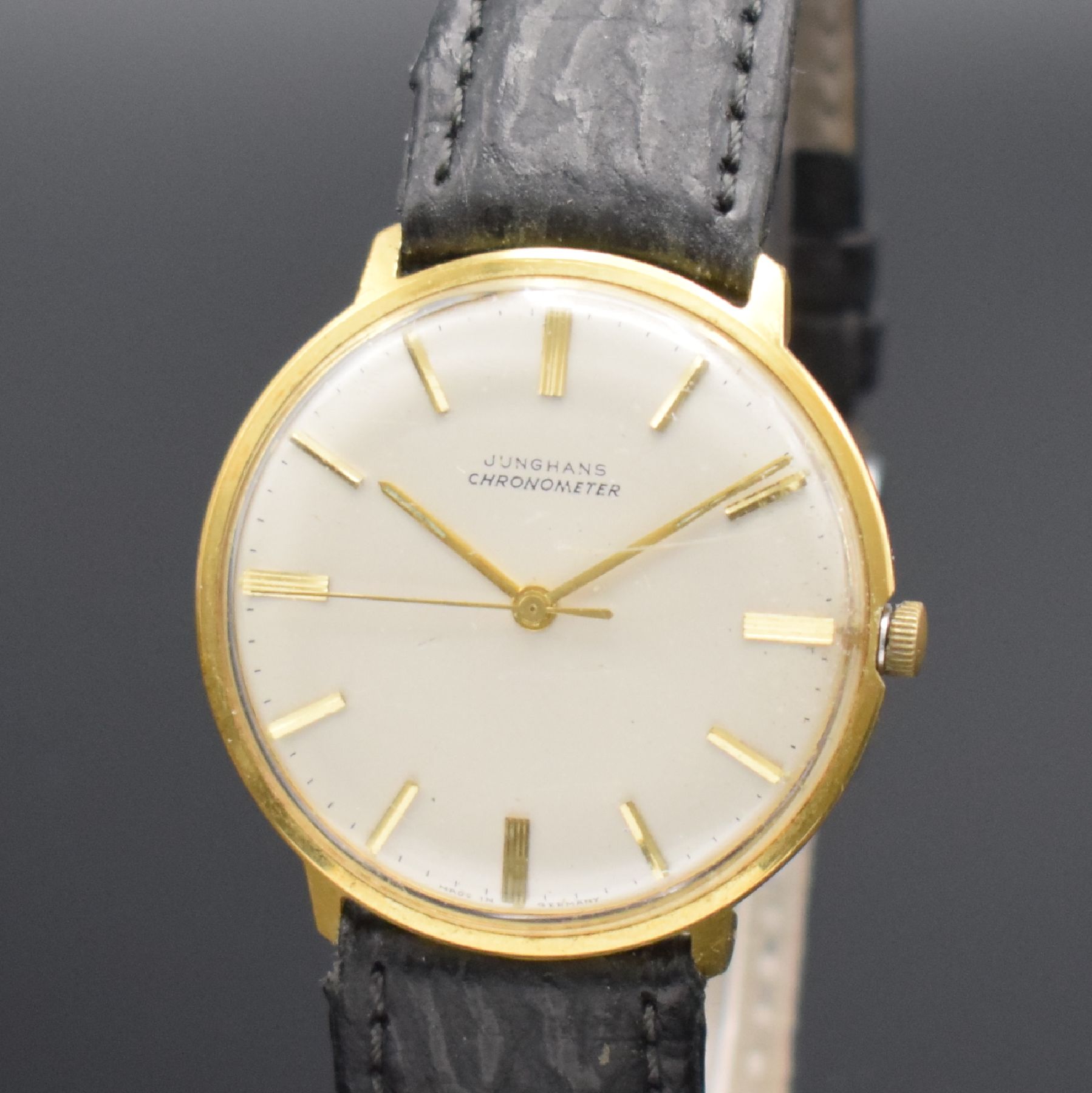 Detail c: JUNGHANS Chronometer vergoldete Herrenarmbanduhr Kaliber 85/10, Deutschland um 1955, Handaufzug, Stahlboden aufgedr., Krone neutr. ers., silb. ...