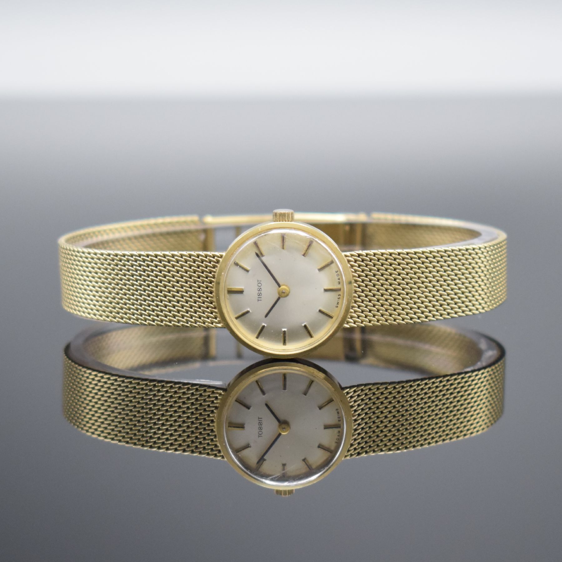 TISSOT Damenarmbanduhr in GG 585/000, Schweiz um 1965, Handaufzug, Boden aufgedr., Milanaiseband in GG 585/000, silb. Zifferbl. m. aufgel. Std.-Ind. ...