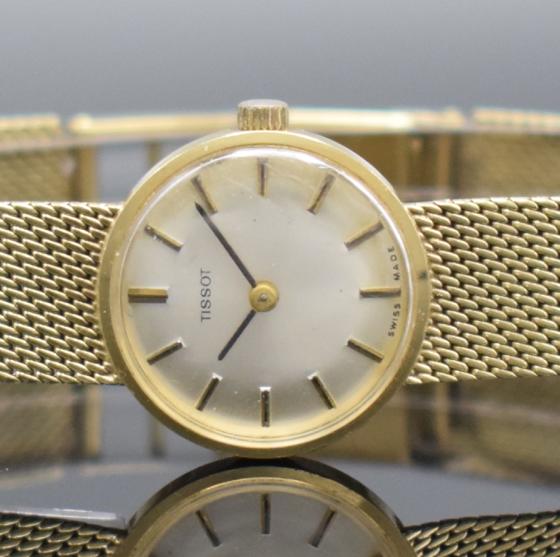Detail a: TISSOT Damenarmbanduhr in GG 585/000, Schweiz um 1965, Handaufzug, Boden aufgedr., Milanaiseband in GG 585/000, silb. Zifferbl. m. aufgel. Std.-Ind. ...