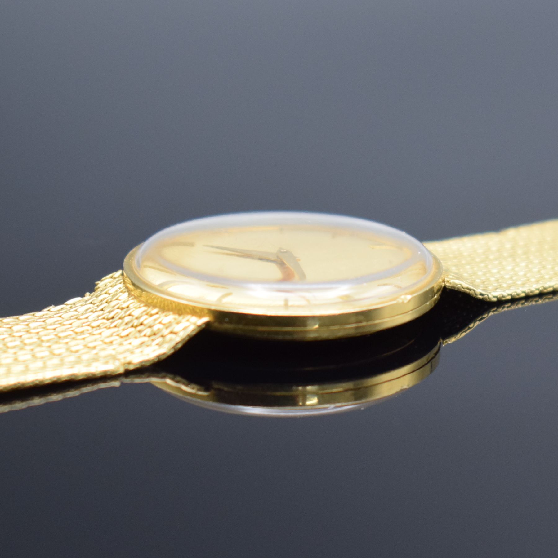 Detail f: OMEGA Herrenarmbanduhr in GG 750/000 Referenz 14372/14376, Schweiz um 1960, Handaufzug, Boden & Glasrand aufgedr., Band altersbed. besch., ...