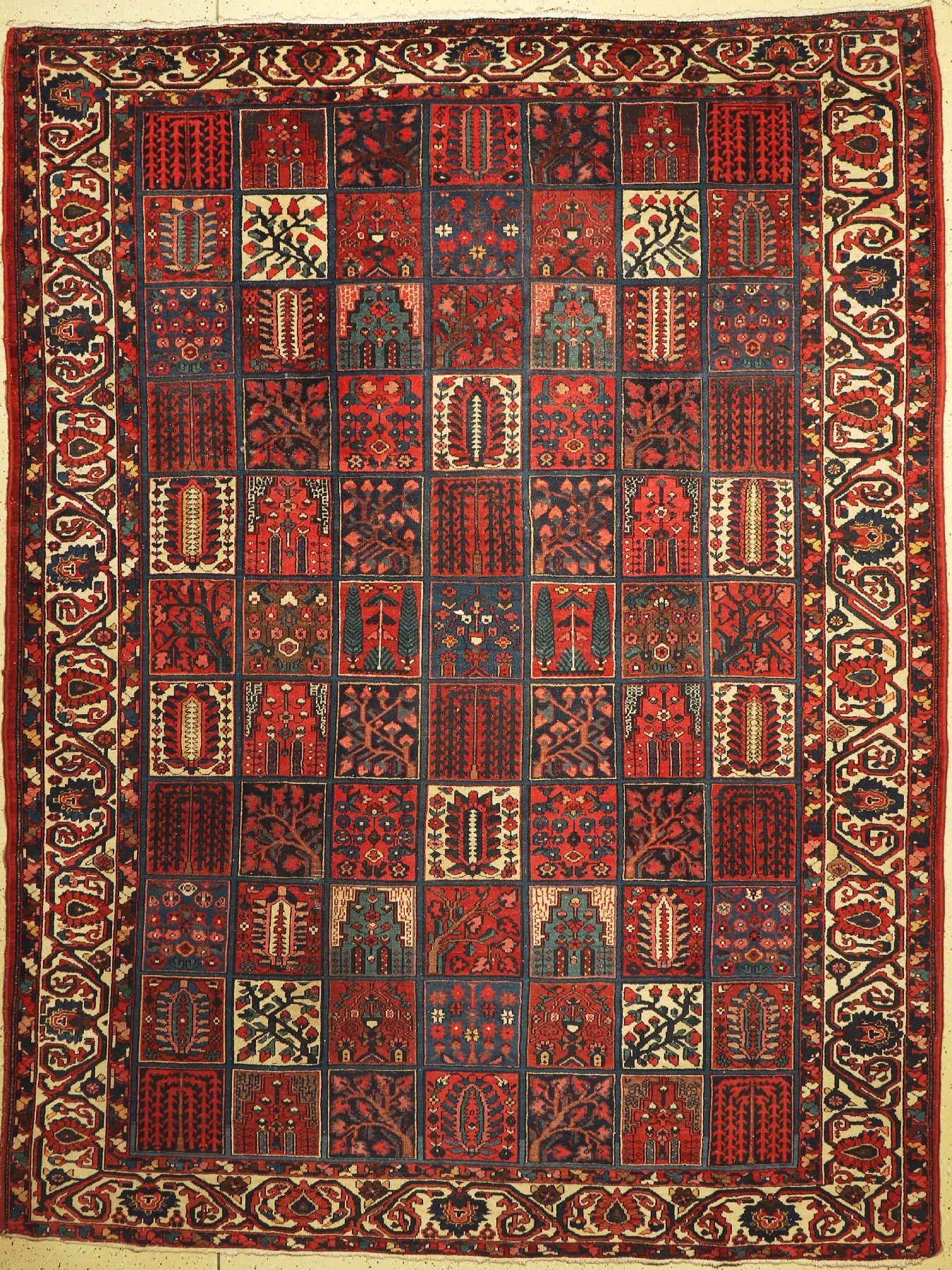 Felder-Bachtiar alt, Persien, um 1940, Wolle auf Baumwolle, ca. 356 x 270 cm, EHZ: 3
