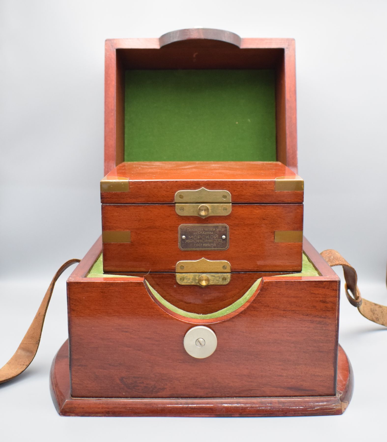 Detail c: 1. Moskauer Uhrenfabrik, Kirova, frühes Marinechronometer Nr. 8517, UDSSR 1960er Jahre, 3-tlg. Holzkasten m. Messingecken, orig. Transportkasten, ...