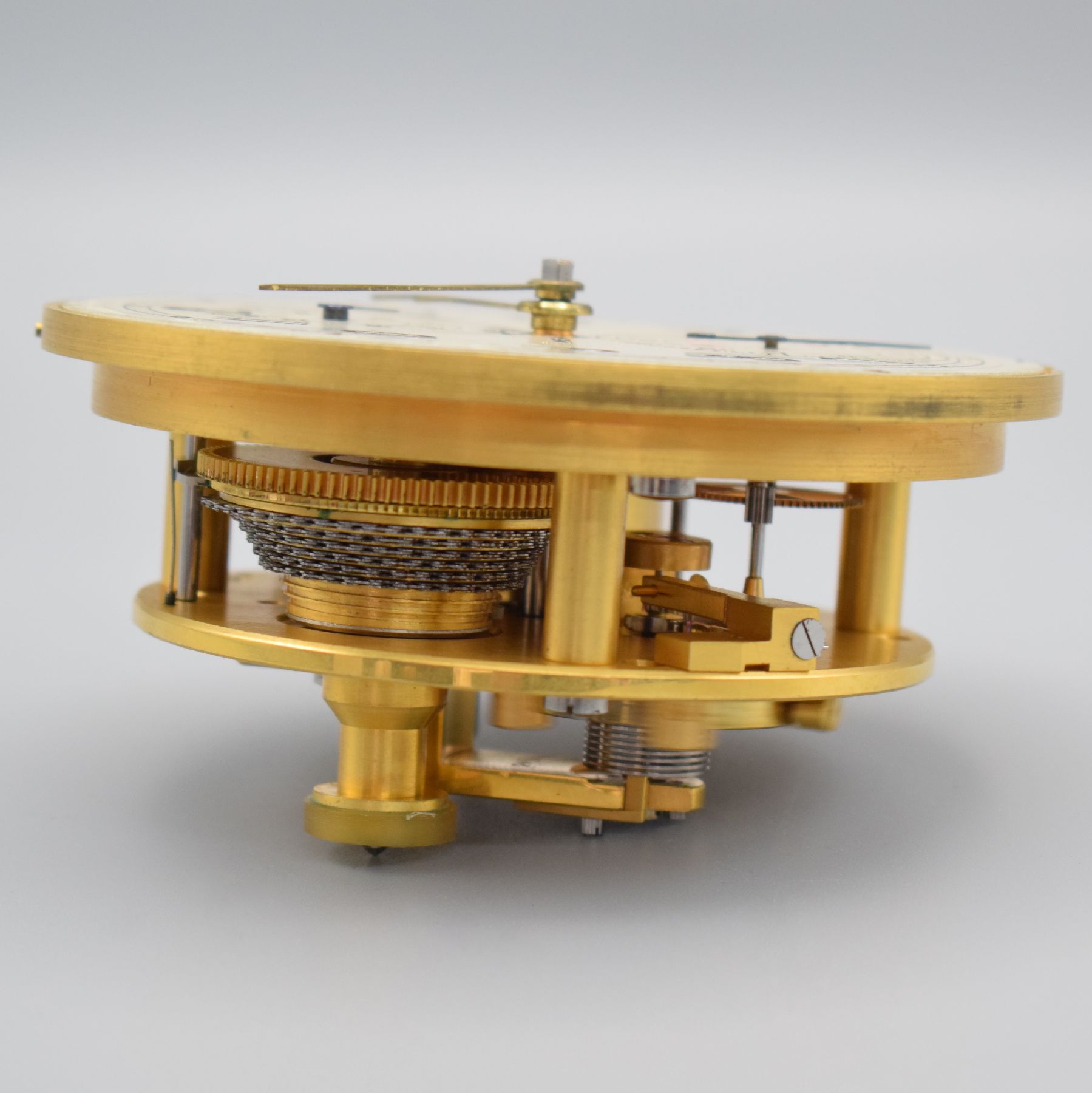 Detail h: 1. Moskauer Uhrenfabrik, Kirova, frühes Marinechronometer Nr. 8517, UDSSR 1960er Jahre, 3-tlg. Holzkasten m. Messingecken, orig. Transportkasten, ...