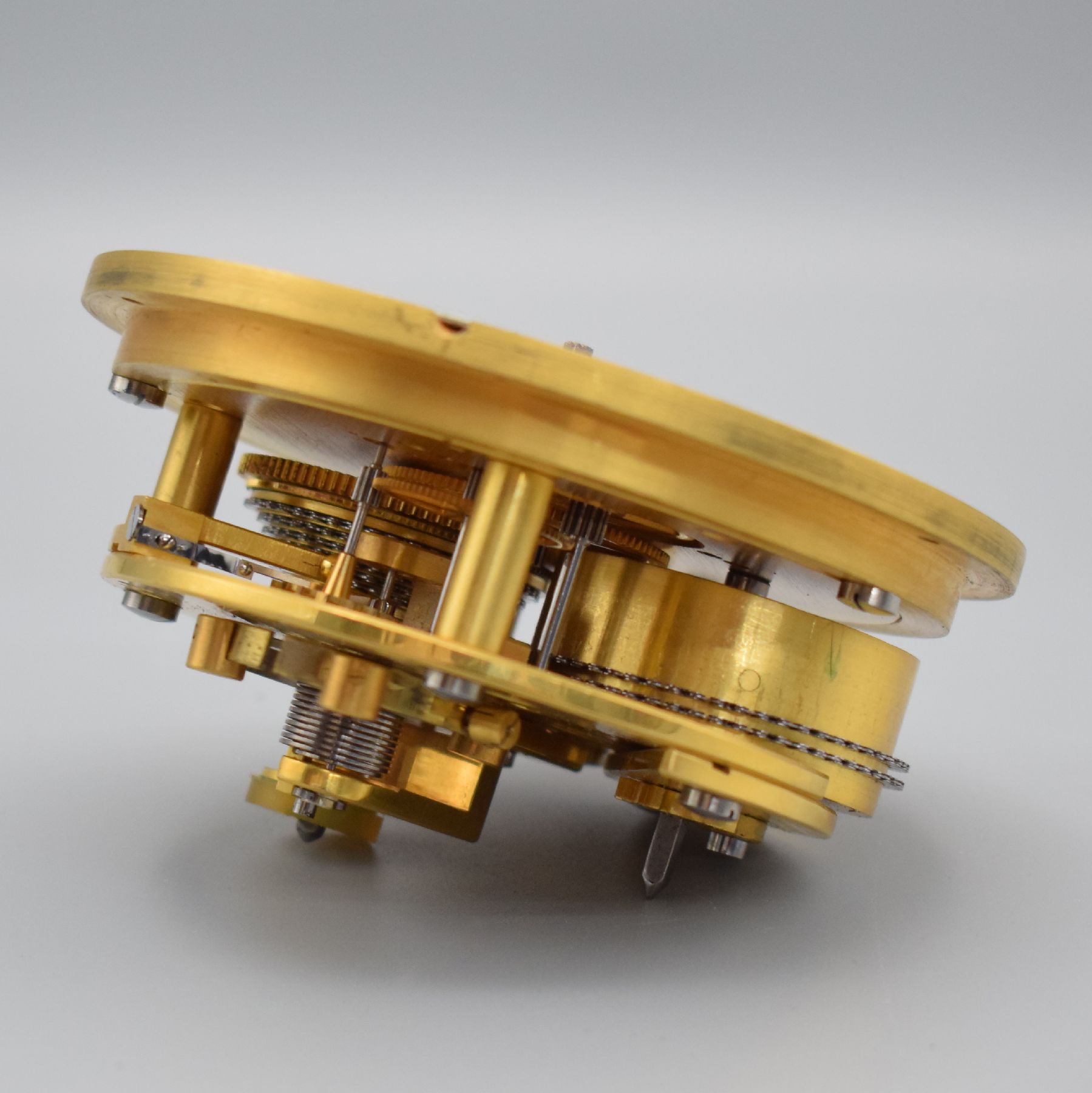 Detail j: 1. Moskauer Uhrenfabrik, Kirova, frühes Marinechronometer Nr. 8517, UDSSR 1960er Jahre, 3-tlg. Holzkasten m. Messingecken, orig. Transportkasten, ...