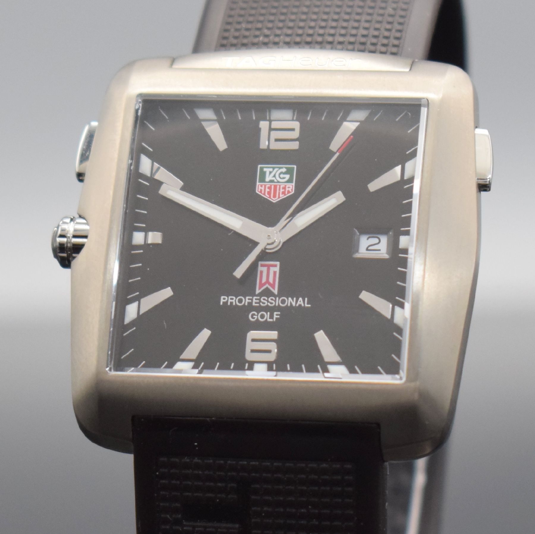 Detail a: TAG HEUER Professional Golf Herrenarmbanduhr by Tiger Woods Referenz WAE1110, Schweiz um 2004, quarz, aufklappbares Titangeh. inkl. orig. ...