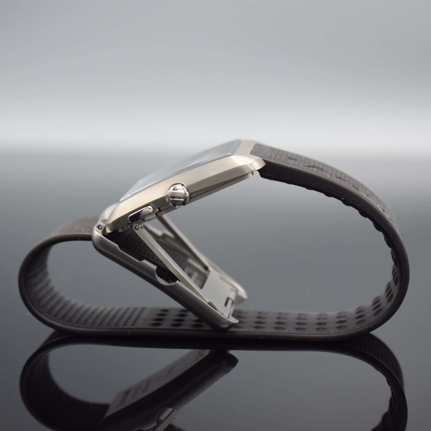 Detail f: TAG HEUER Professional Golf Herrenarmbanduhr by Tiger Woods Referenz WAE1110, Schweiz um 2004, quarz, aufklappbares Titangeh. inkl. orig. ...