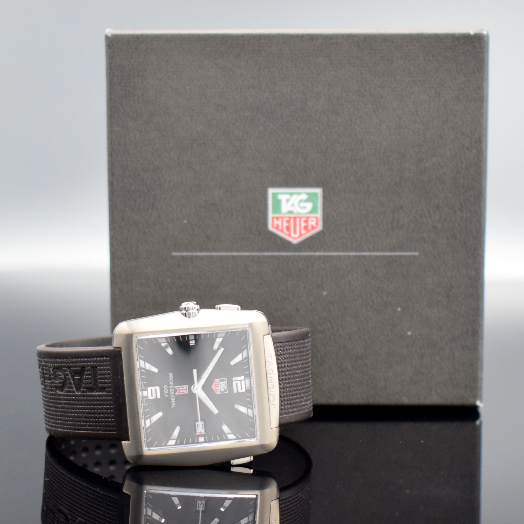 Detail g: TAG HEUER Professional Golf Herrenarmbanduhr by Tiger Woods Referenz WAE1110, Schweiz um 2004, quarz, aufklappbares Titangeh. inkl. orig. ...
