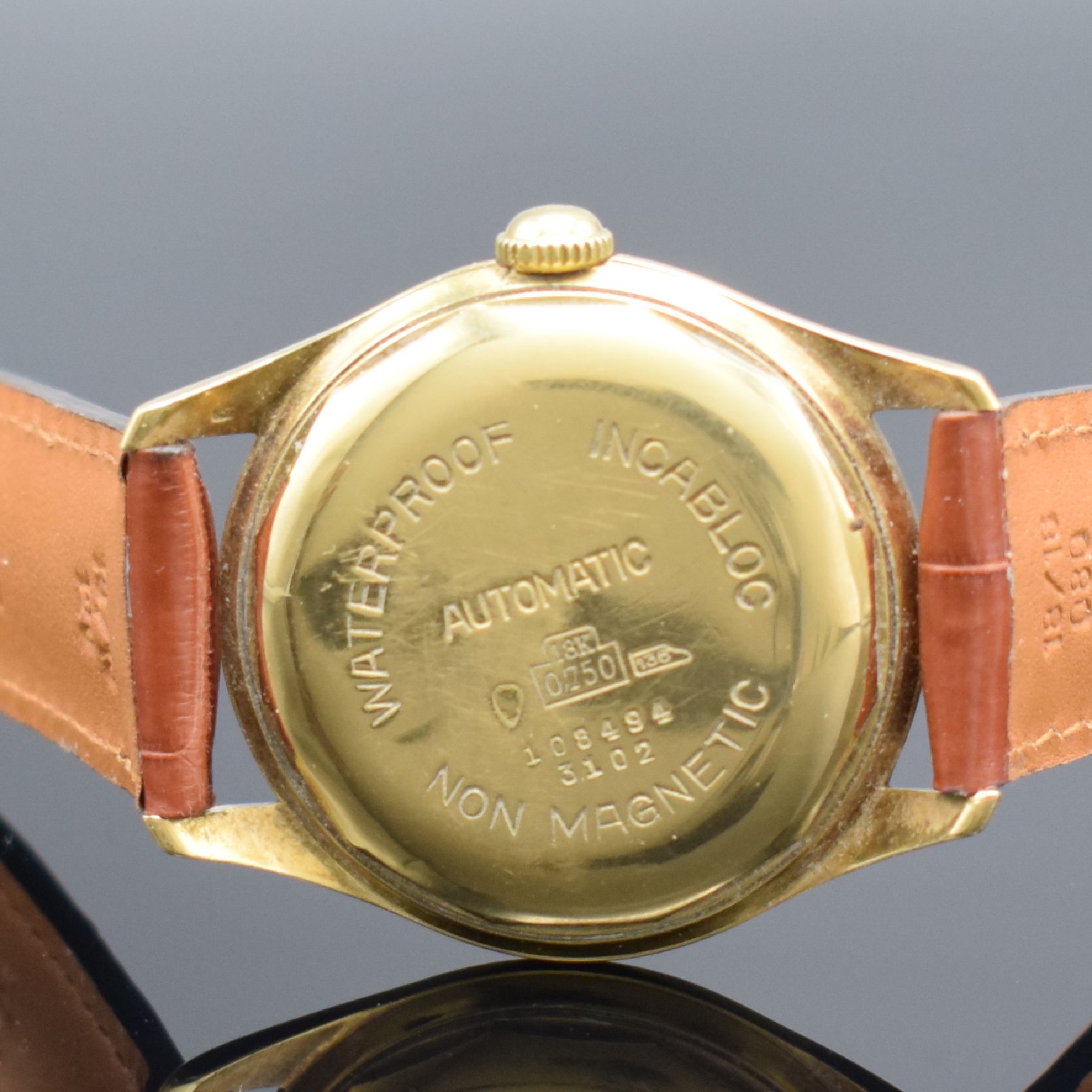 Detail d: BAUME & MERCIER Herrenarmbanduhr in GG 750/000 Referenz 3102, Hammerautomatik, Schweiz um 1950, Boden verschr., silb. Zifferbl. m. aufgel. Indizes ...