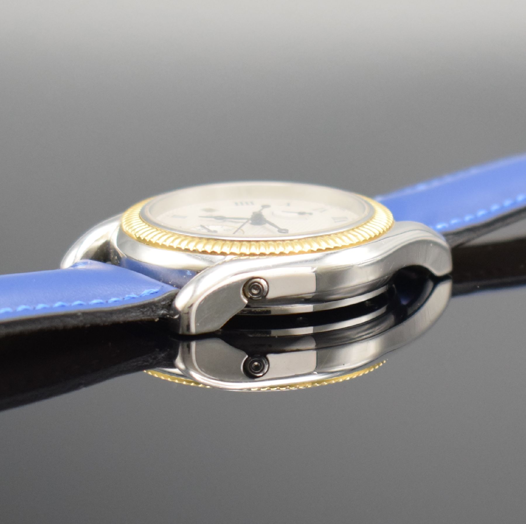 Detail d: LOUIS ERARD Herrenarmbanduhr 1931 Referenz 61127, Automatik, Schweiz um 2005, z. T. verg. Edelstahlgeh., beids. vergl., Boden 6- fach verschr., gebl. ...