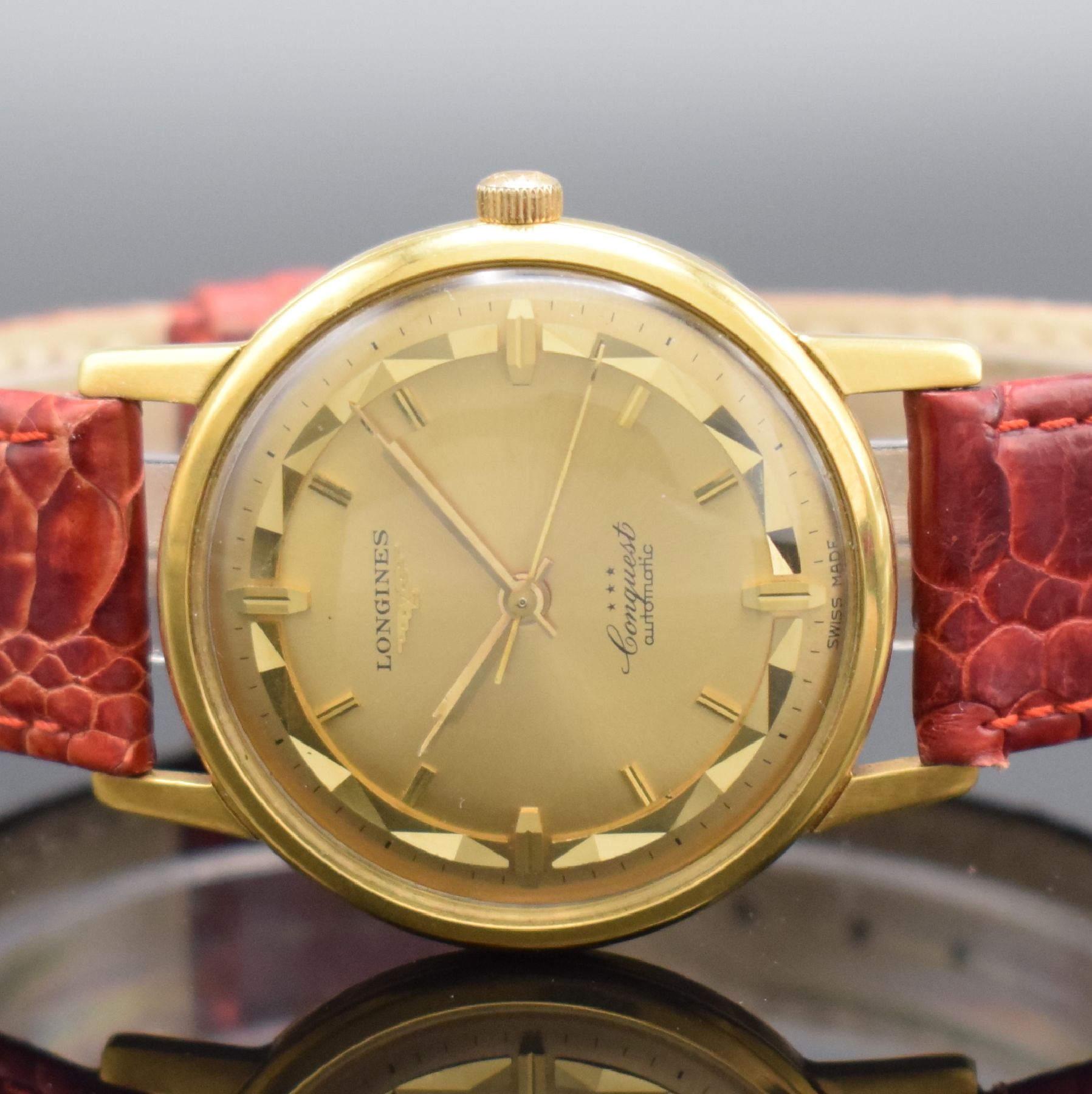 Detail a: LONGINES Conquest Herrenarmbanduhr in GG 750/000 Referenz 9021 3, Schweiz um 1960, Automatik, Boden m. Emailplakette verschr., ausgefallenes ...