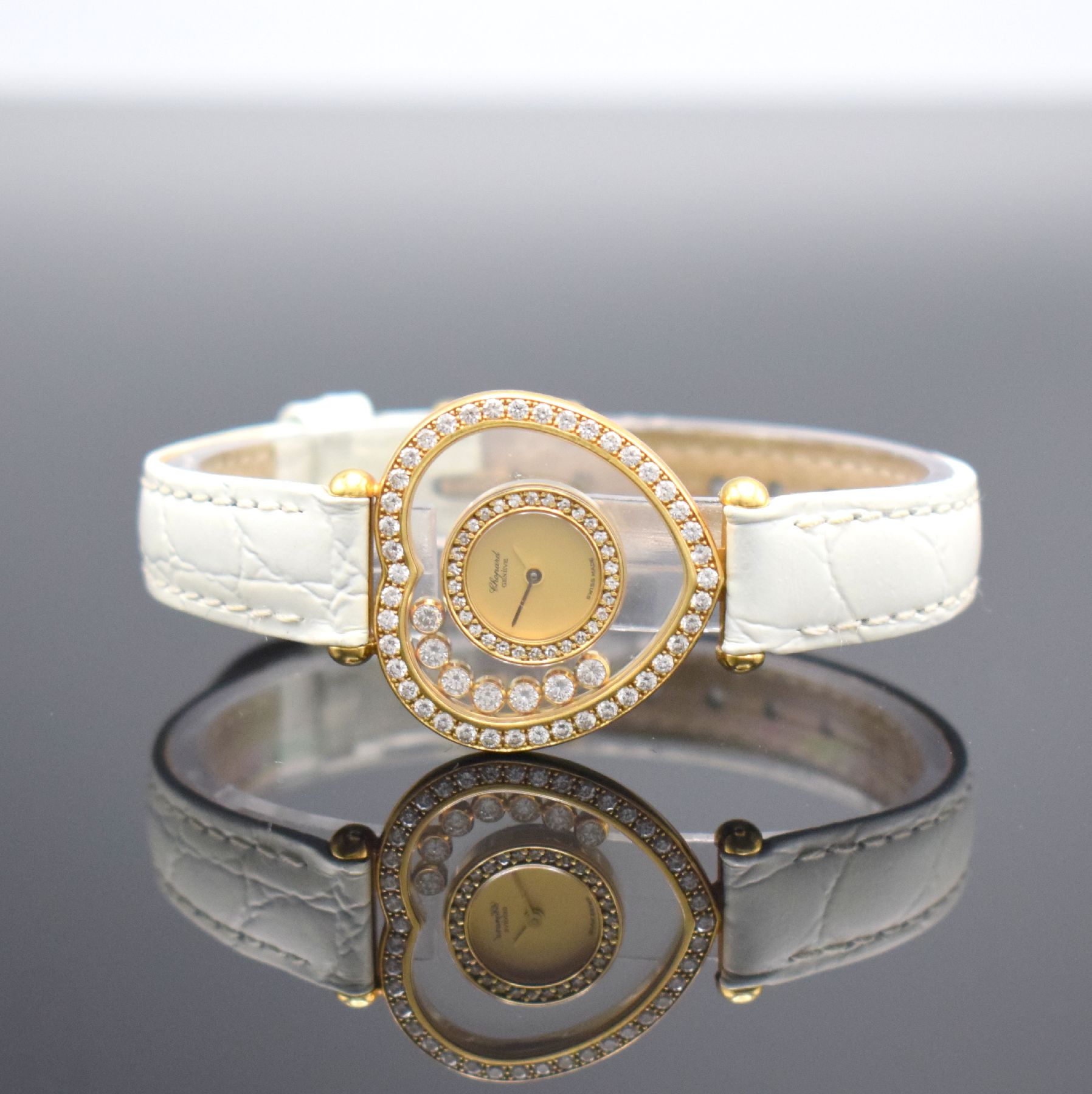 CHOPARD Happy Diamonds Damenarmbanduhr in GG 750/000, Schweiz um 1995, herzförmiges Geh. beids. Saphirvergl., Lünette wie Außenbereich aufw. m. ...