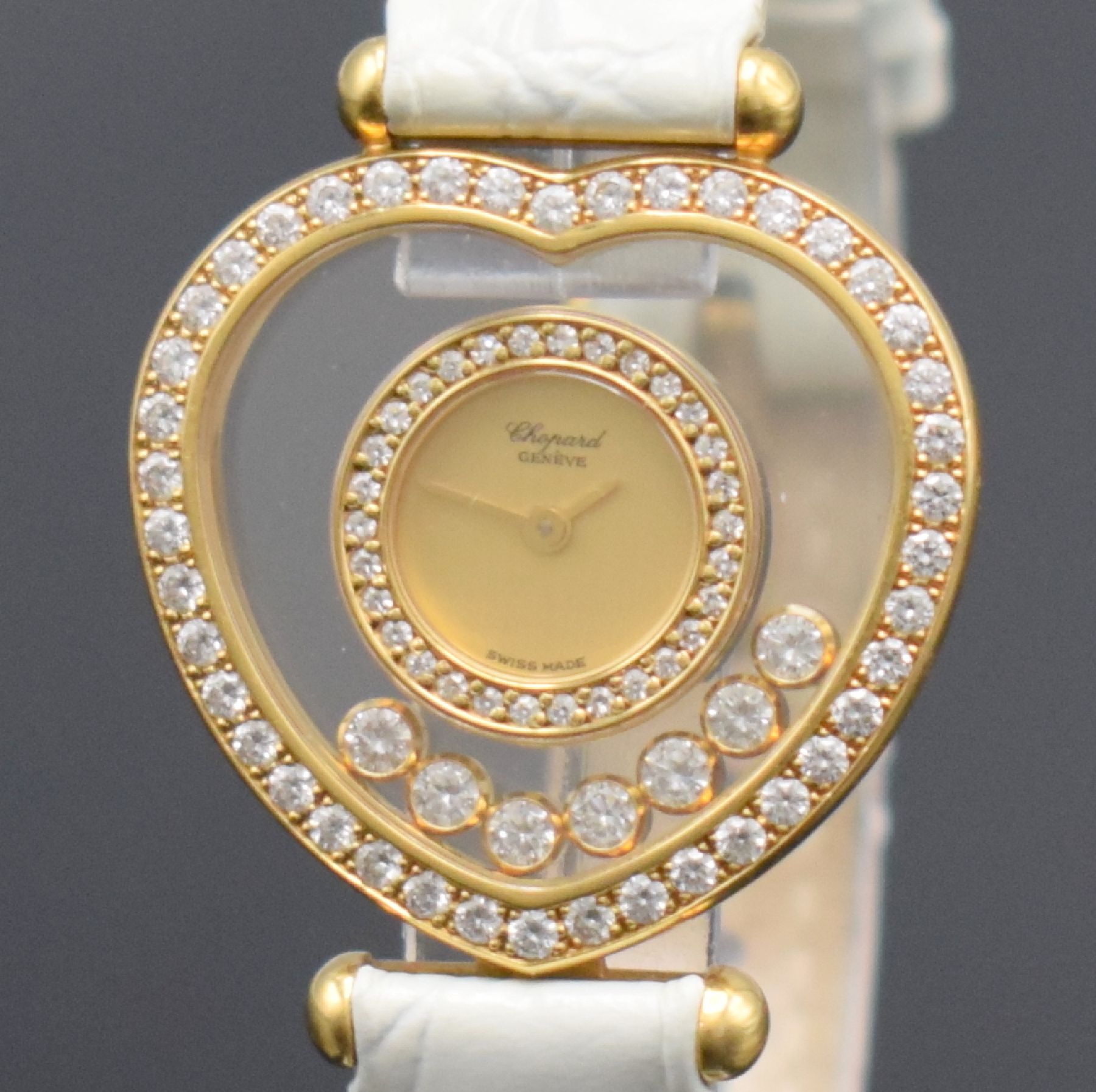Detail c: CHOPARD Happy Diamonds Damenarmbanduhr in GG 750/000, Schweiz um 1995, herzförmiges Geh. beids. Saphirvergl., Lünette wie Außenbereich aufw. m. ...