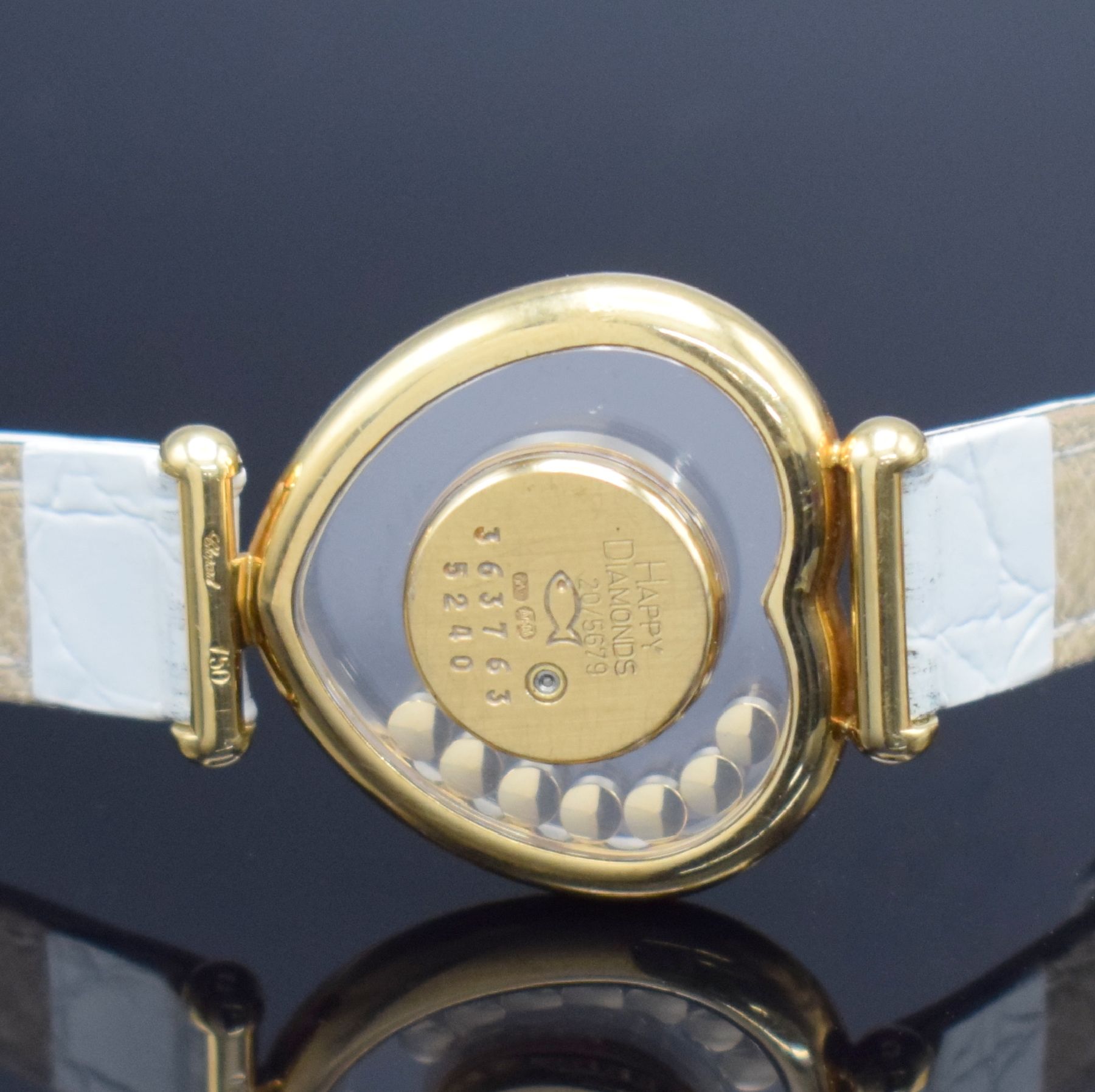 Detail e: CHOPARD Happy Diamonds Damenarmbanduhr in GG 750/000, Schweiz um 1995, herzförmiges Geh. beids. Saphirvergl., Lünette wie Außenbereich aufw. m. ...