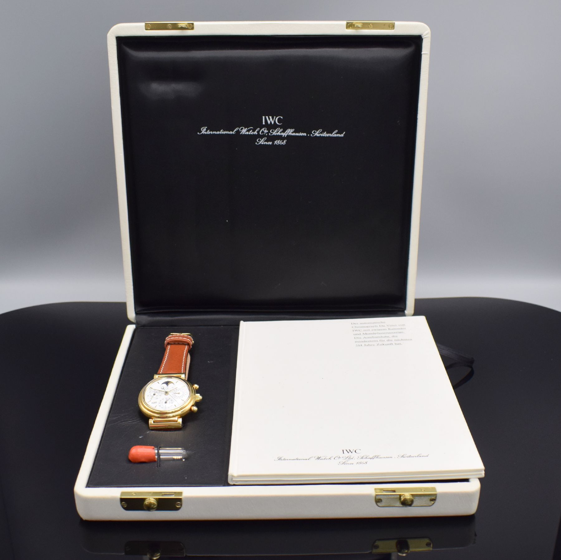 Detail m: IWC feiner astronomischer Armbandchronograph Modell Da Vinci mit ewigem Kalender Referenz 3750 in GG 750/000, Automatik, Lederband m. orig. Dornschl. ...