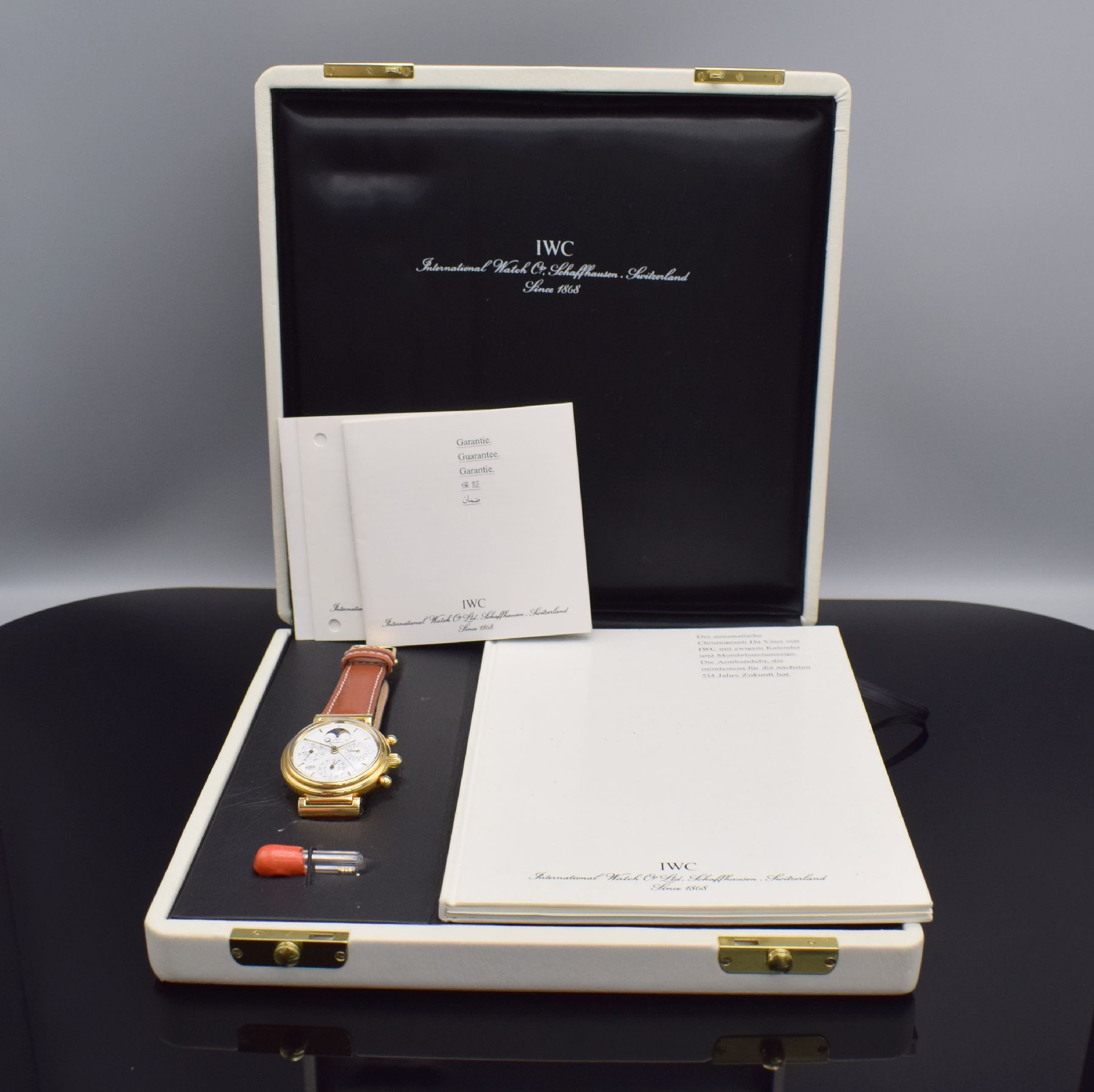 Detail n: IWC feiner astronomischer Armbandchronograph Modell Da Vinci mit ewigem Kalender Referenz 3750 in GG 750/000, Automatik, Lederband m. orig. Dornschl. ...