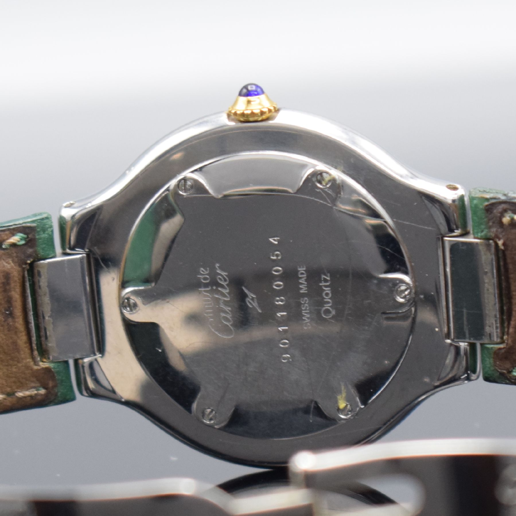 Detail f: CARTIER Linie 21 Damenarmbanduhr, Schweiz um 1992, quarz, Edelstahlgeh., Boden 6-fach verschr., orig. Lederband m. orig. Faltschl., Lünette m. gold. ...