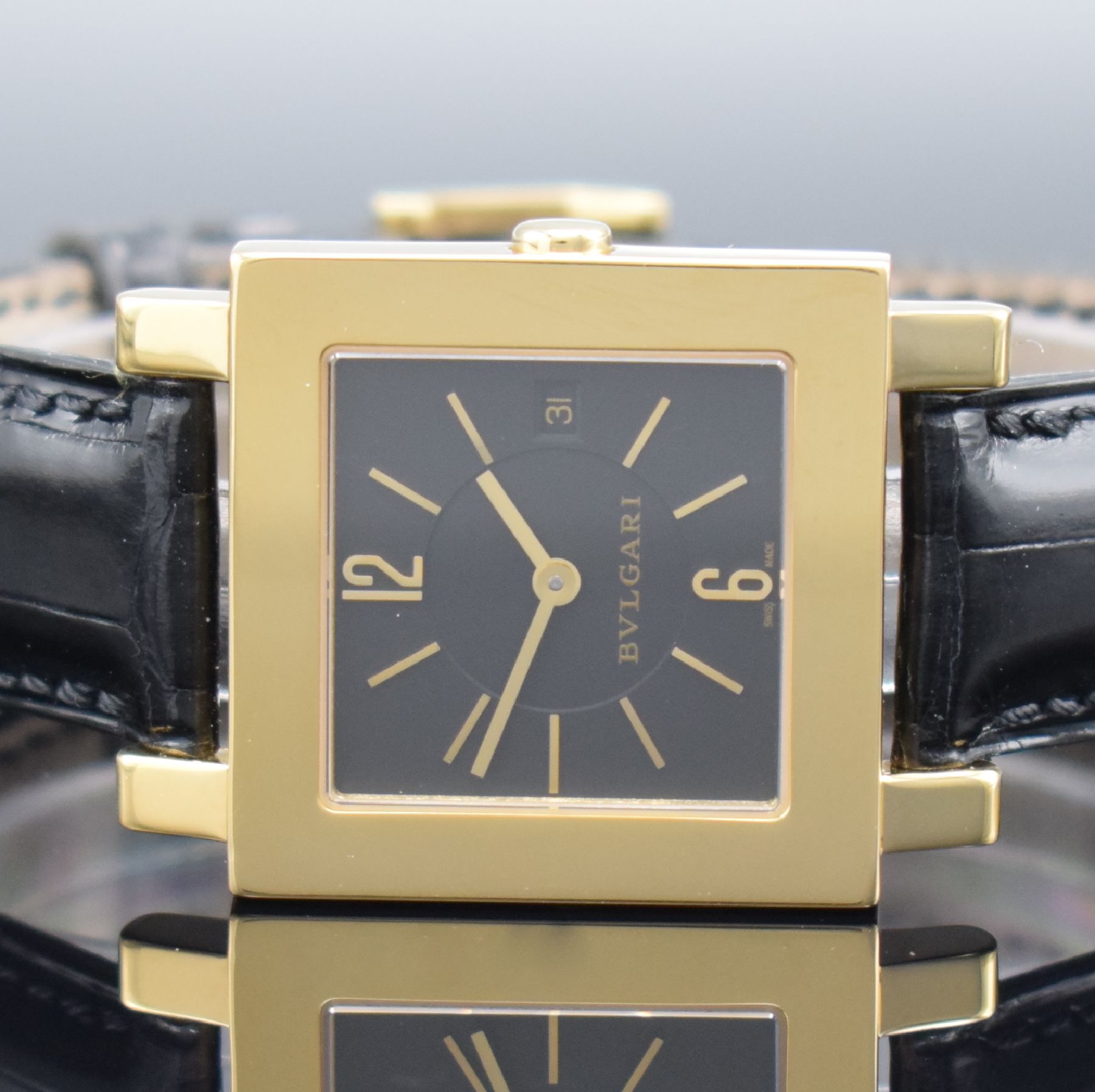 Detail a: BULGARI Quadrato Damenarmbanduhr in GG 750/000, Schweiz um 2000, quarz, Ref. SQ 29 GL, 2- teil. Geh., Boden 8-fach verschr., orig. Lederband m. orig. ...