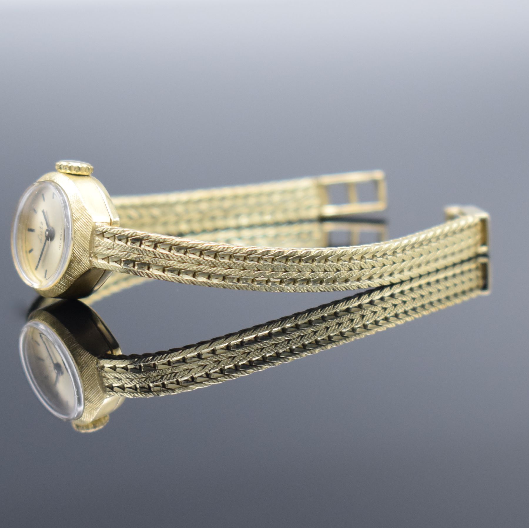 Detail b: LUTZ Damenarmbanduhr in GG 585/000, Schweiz um 1965, Handaufzug, Boden aufgedr., Goldband in 585/000, silb. Zifferbl. m. schwarzen Std.-Ind. & ...
