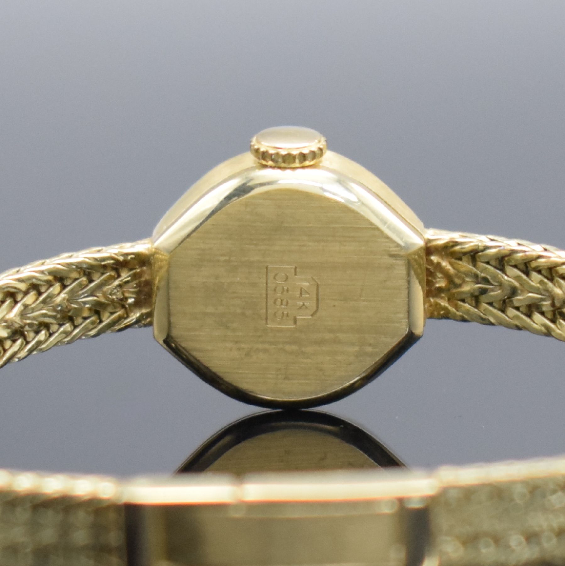 Detail d: LUTZ Damenarmbanduhr in GG 585/000, Schweiz um 1965, Handaufzug, Boden aufgedr., Goldband in 585/000, silb. Zifferbl. m. schwarzen Std.-Ind. & ...