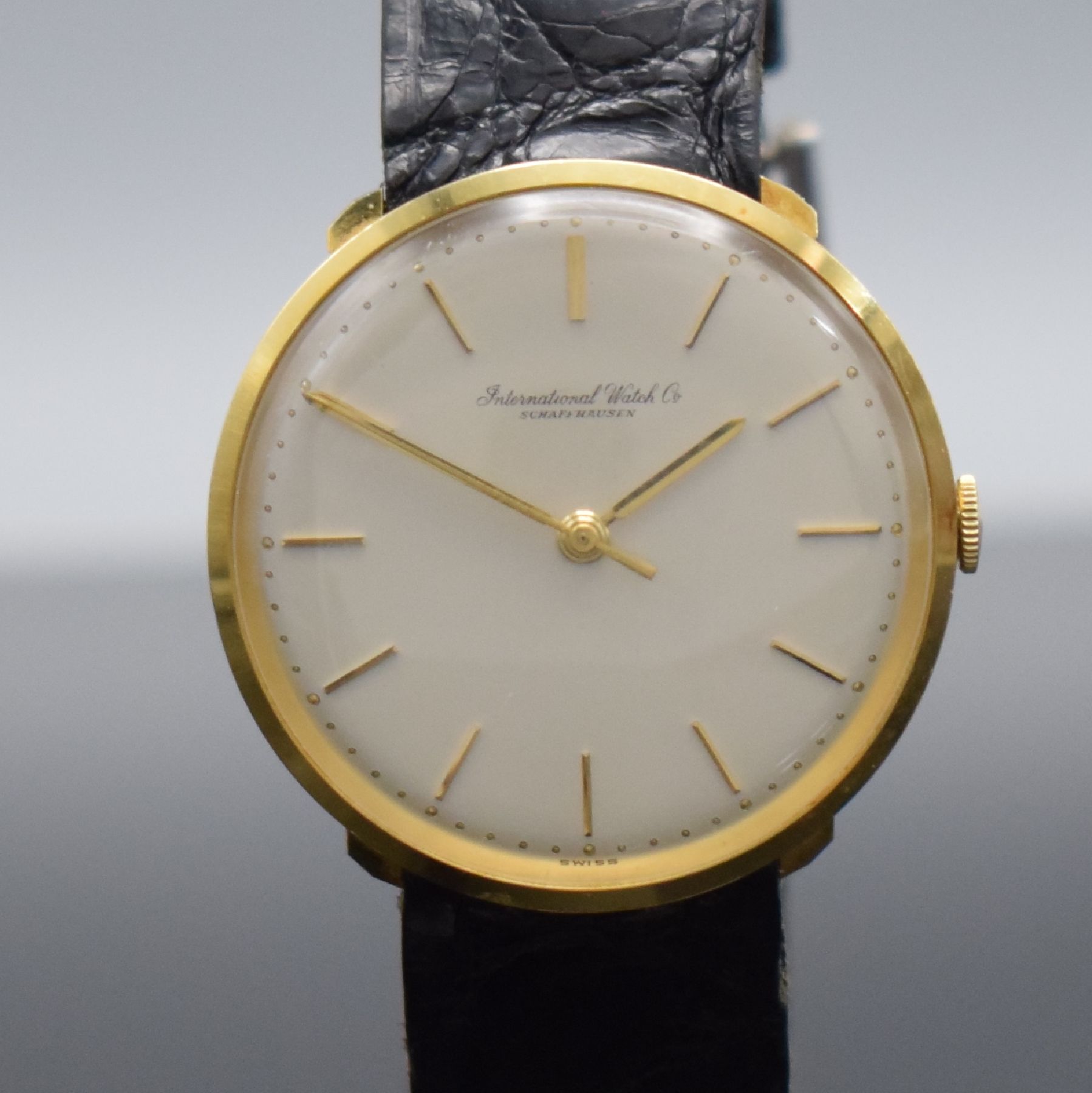 Detail c: IWC Herrenarmbanduhr Kaliber 401 in GG 750/000, Schweiz um 1963, Handaufzug, 3- teil. Geh., Boden & Glasrand aufgedr., silb. Zifferbl. m. aufges. ...
