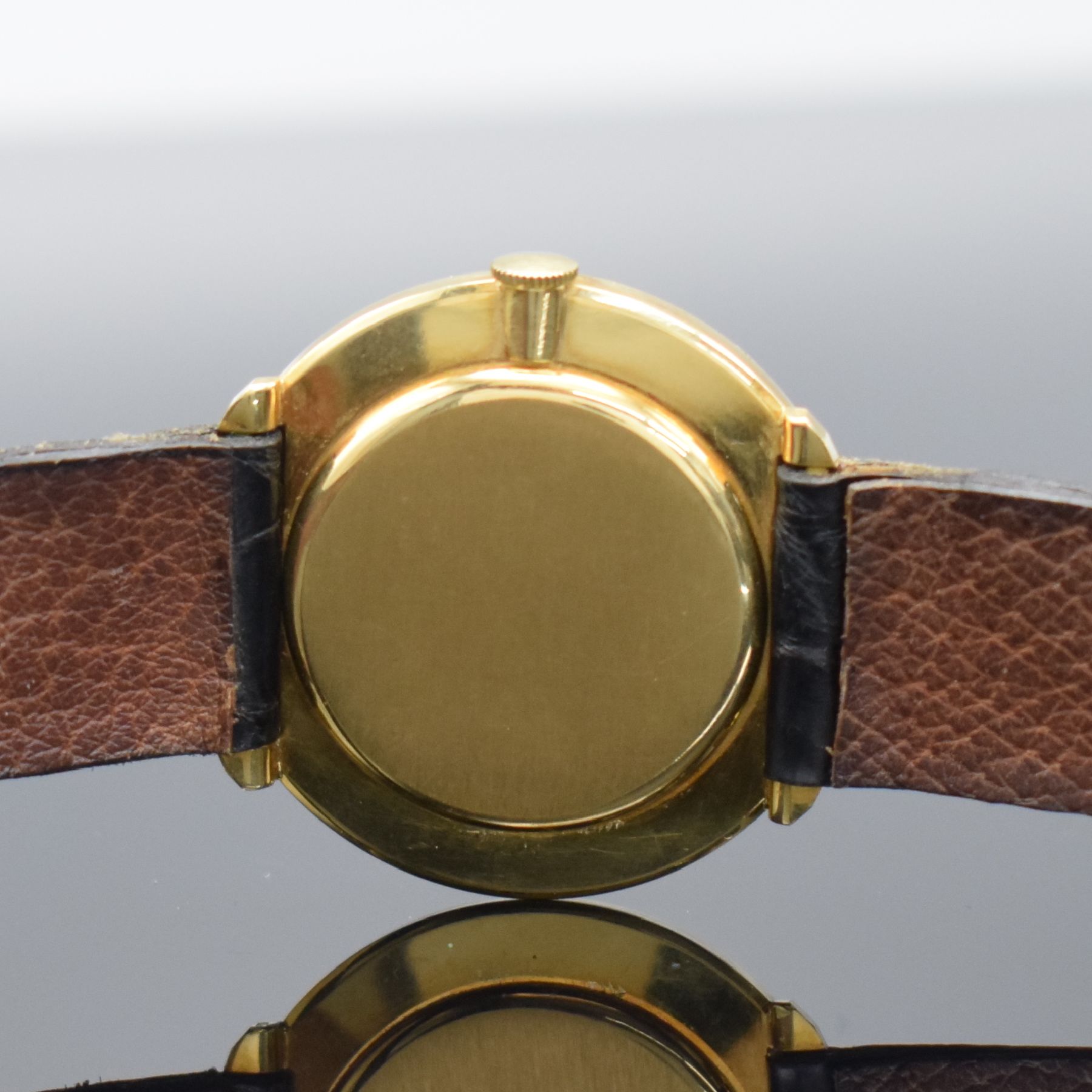 Detail f: IWC Herrenarmbanduhr Kaliber 401 in GG 750/000, Schweiz um 1963, Handaufzug, 3- teil. Geh., Boden & Glasrand aufgedr., silb. Zifferbl. m. aufges. ...