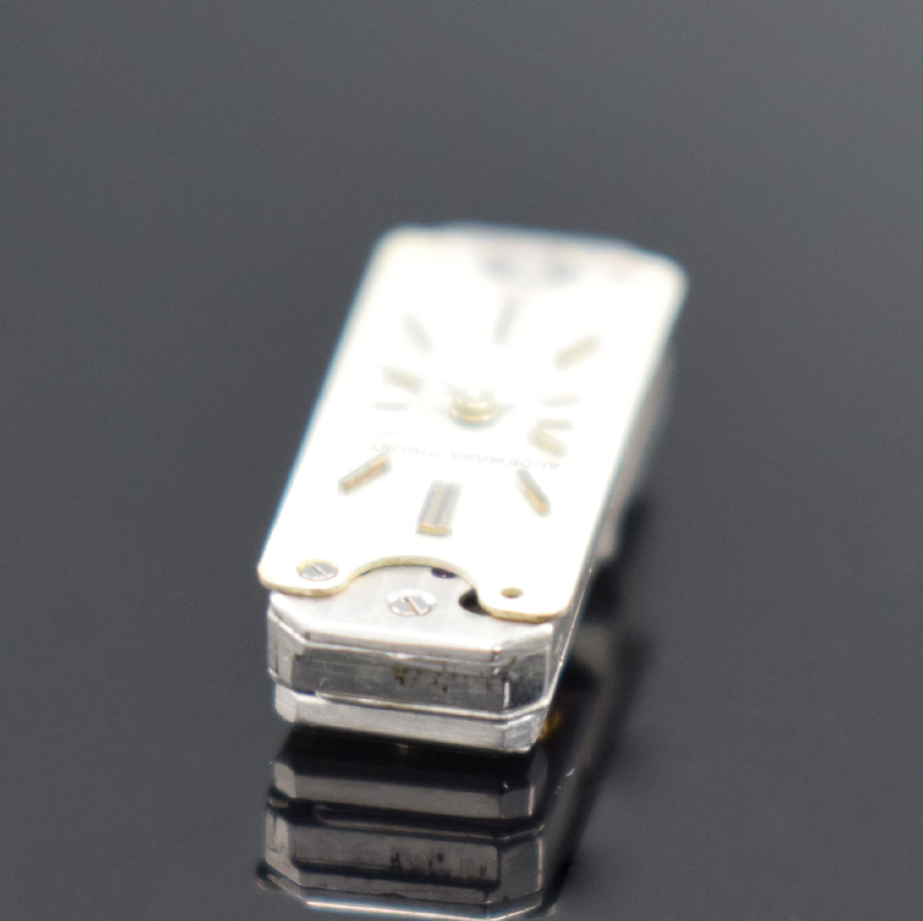 Detail n: AUDEMARS PIGUET feine & sehr seltene, elegante Damenarmbanduhr in WG 750/000 mit Kaliber 2005, Schweiz um 1966, Handaufzug sog. Backwinder, Boden ...