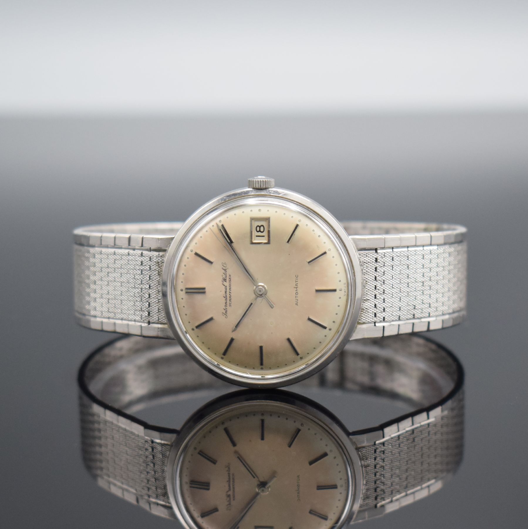 IWC Herrenarmbanduhr Kaliber 8541 in WG 750/000 Referenz R 807 A mit original Goldband, Schweiz um 1965, Automatik, 2- teil. Geh., Boden gedr., ...