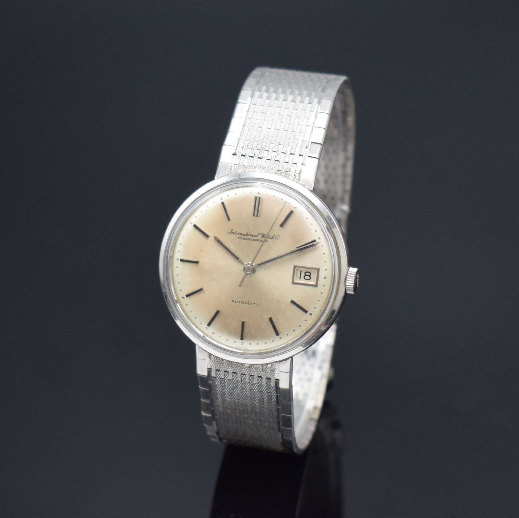 Detail b: IWC Herrenarmbanduhr Kaliber 8541 in WG 750/000 Referenz R 807 A mit original Goldband, Schweiz um 1965, Automatik, 2- teil. Geh., Boden gedr., ...