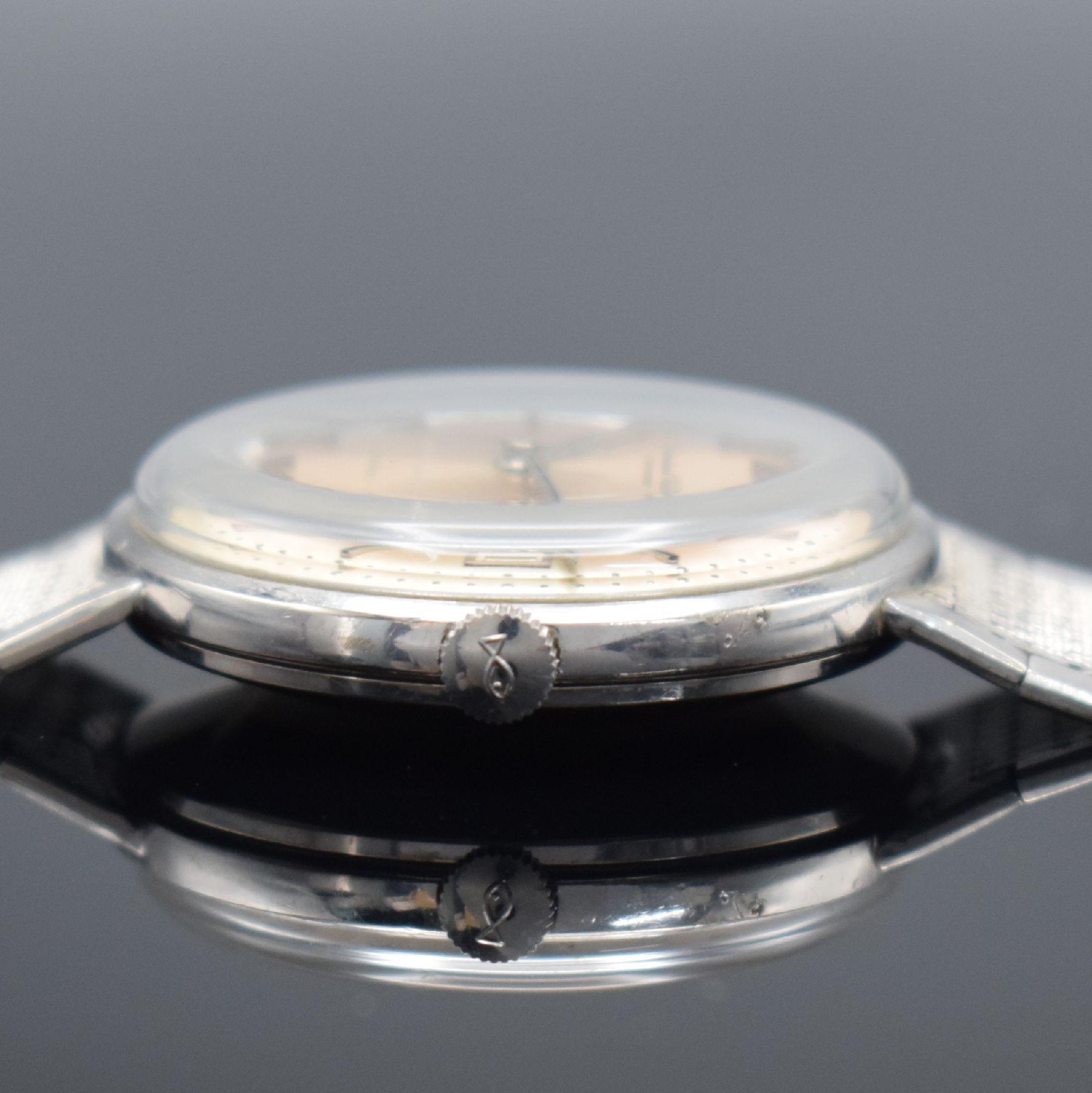 Detail j: IWC Herrenarmbanduhr Kaliber 8541 in WG 750/000 Referenz R 807 A mit original Goldband, Schweiz um 1965, Automatik, 2- teil. Geh., Boden gedr., ...