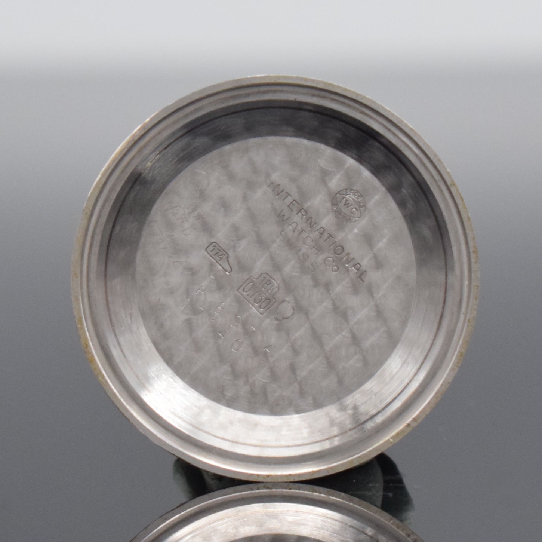 Detail m: IWC Herrenarmbanduhr Kaliber 8541 in WG 750/000 Referenz R 807 A mit original Goldband, Schweiz um 1965, Automatik, 2- teil. Geh., Boden gedr., ...
