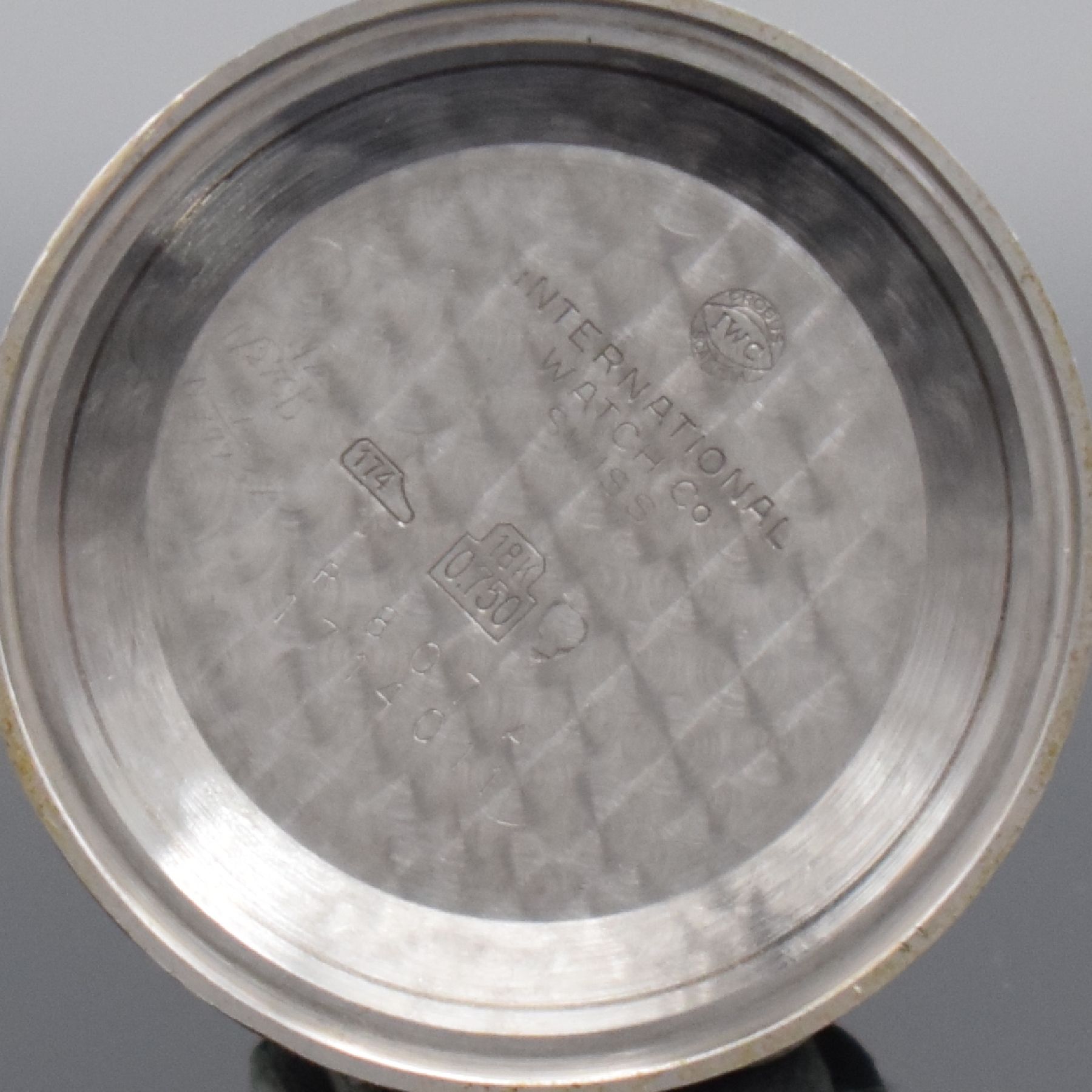 Detail n: IWC Herrenarmbanduhr Kaliber 8541 in WG 750/000 Referenz R 807 A mit original Goldband, Schweiz um 1965, Automatik, 2- teil. Geh., Boden gedr., ...