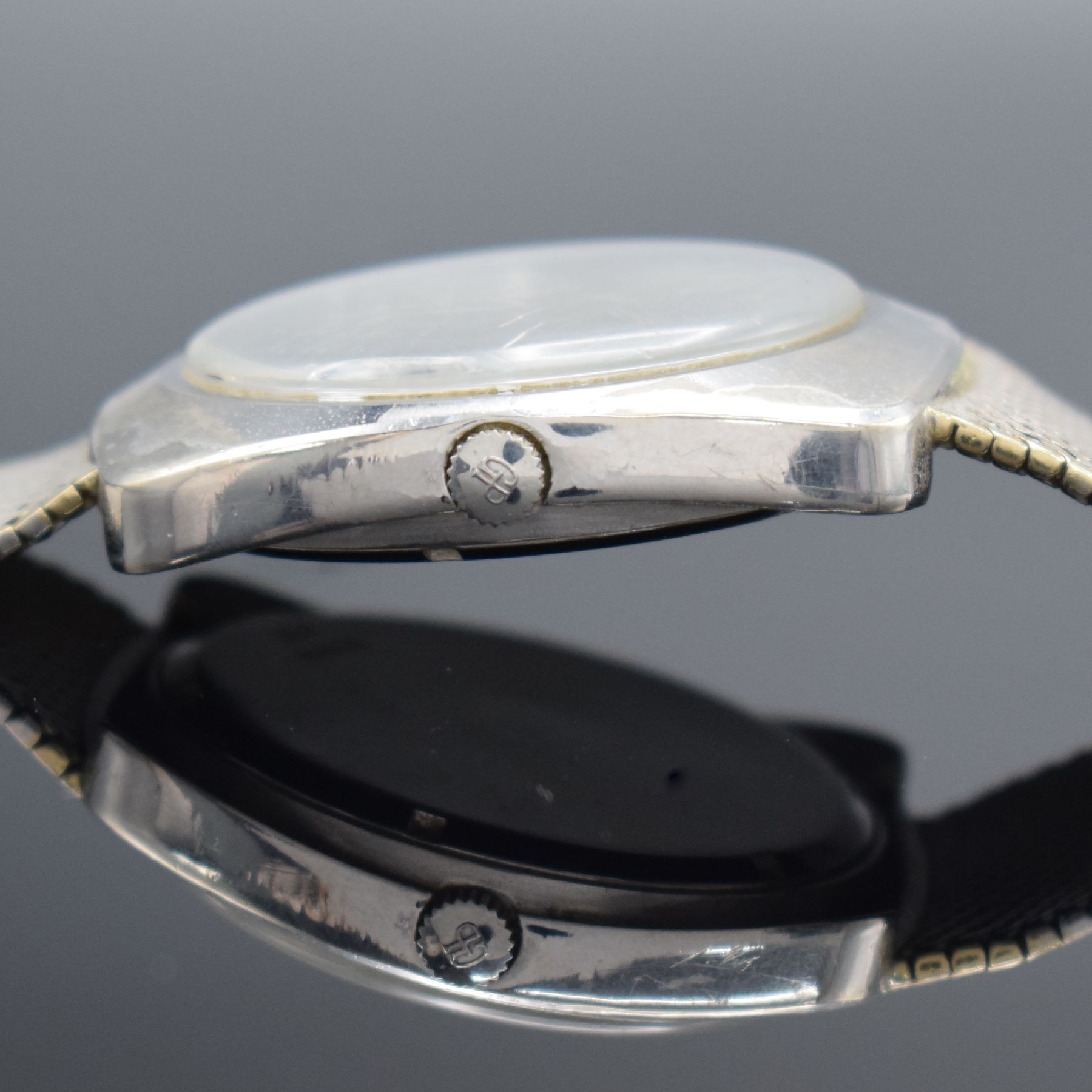 Detail h: GIRARD PERREGAUX Herrenarmbanduhr in WG 750/000 mit neutralem Goldband in WG 750/000, Schweiz um 1970, quarz, massives Gehäuse, Boden geschr., ...