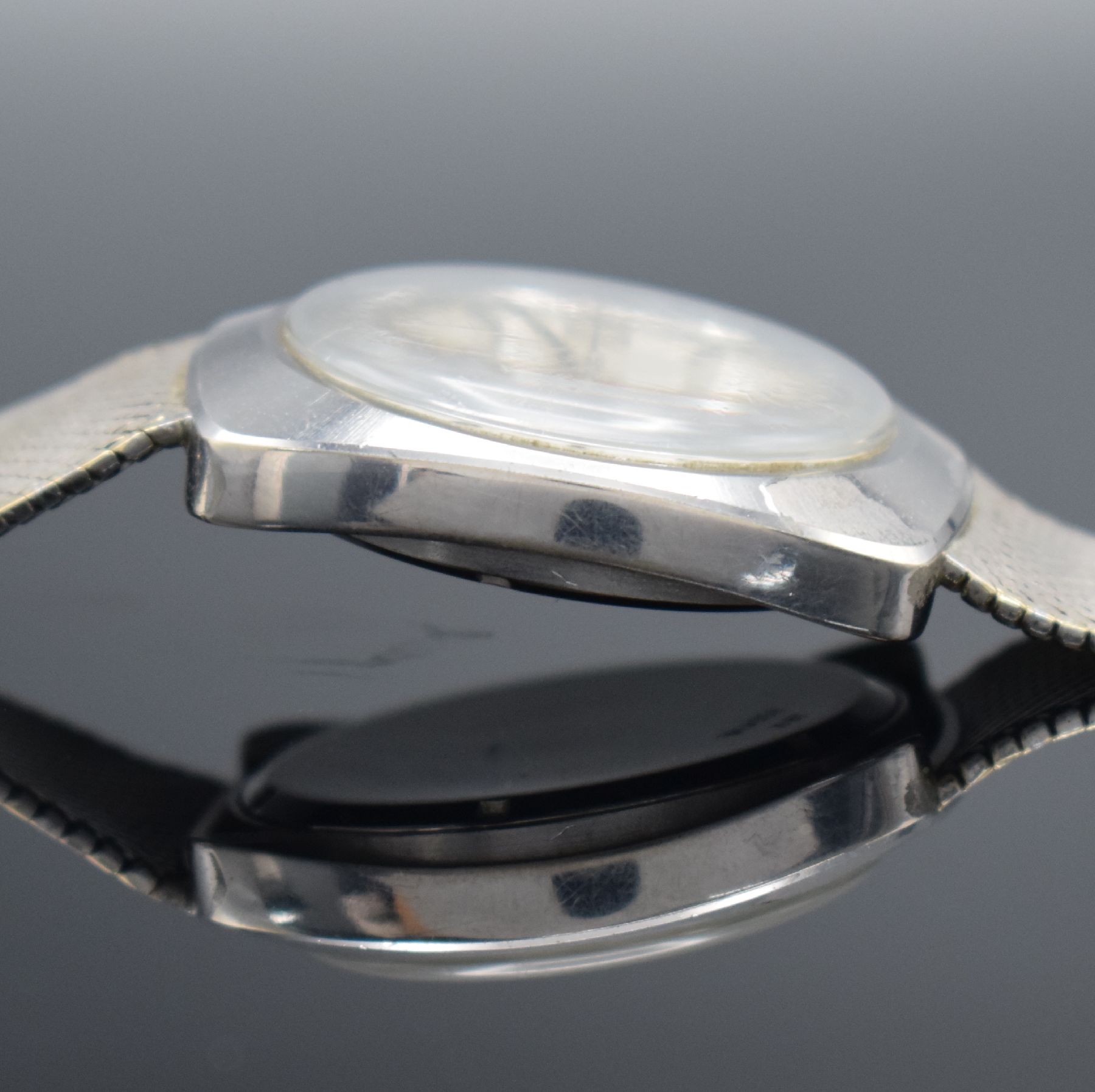 Detail i: GIRARD PERREGAUX Herrenarmbanduhr in WG 750/000 mit neutralem Goldband in WG 750/000, Schweiz um 1970, quarz, massives Gehäuse, Boden geschr., ...