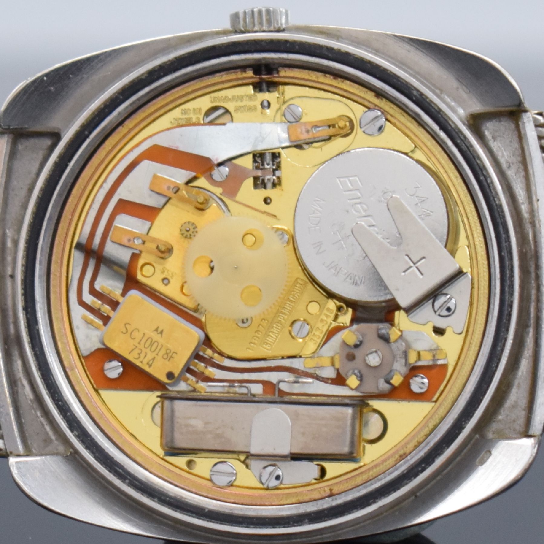 Detail k: GIRARD PERREGAUX Herrenarmbanduhr in WG 750/000 mit neutralem Goldband in WG 750/000, Schweiz um 1970, quarz, massives Gehäuse, Boden geschr., ...