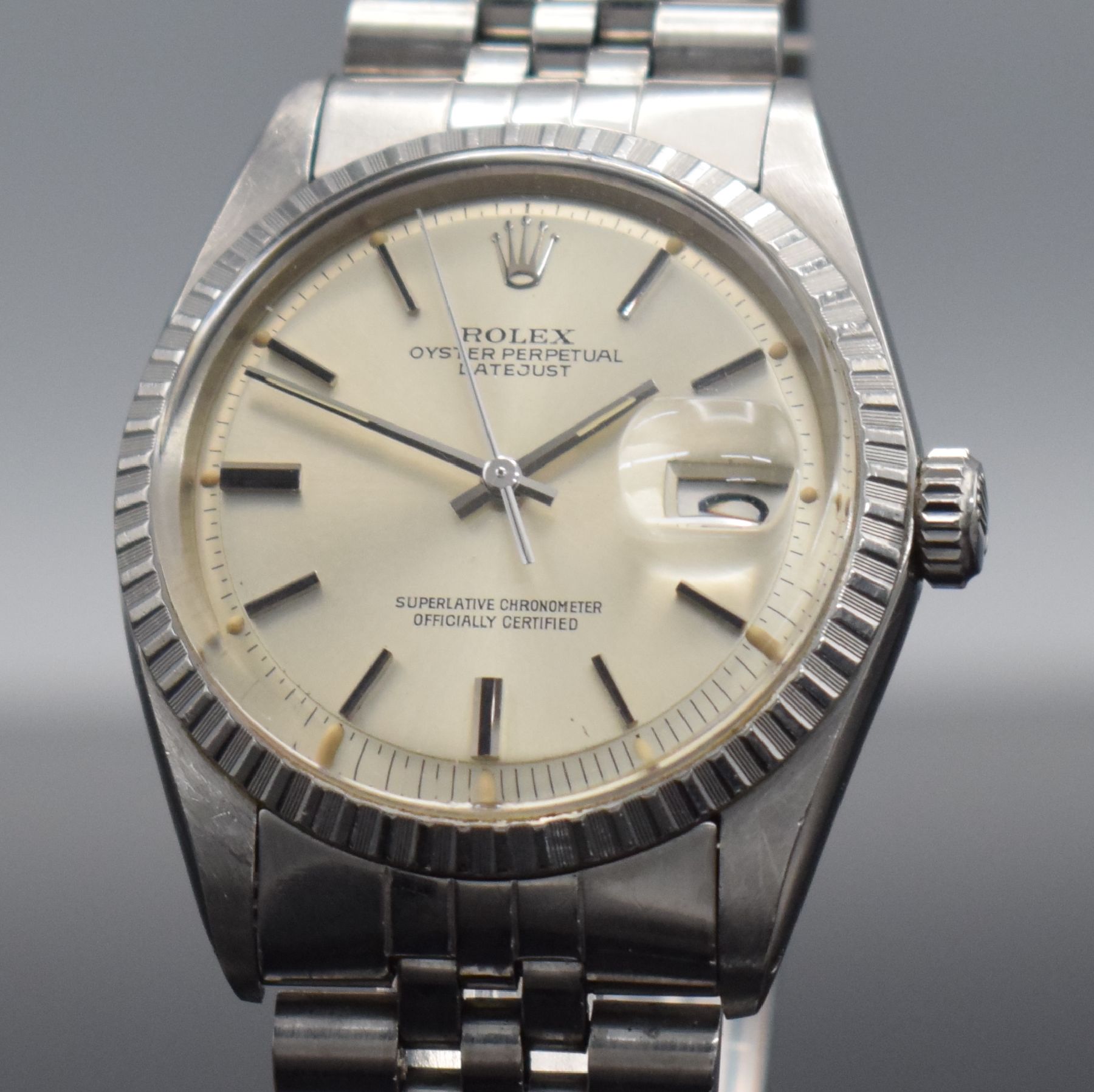 Detail d: ROLEX Oyster Perpetual Datejust Herrenarmbanduhr mit Sigma Zifferblatt in Stahl Referenz 1603, Schweiz um 1972, Automatik, Chronometer der ...