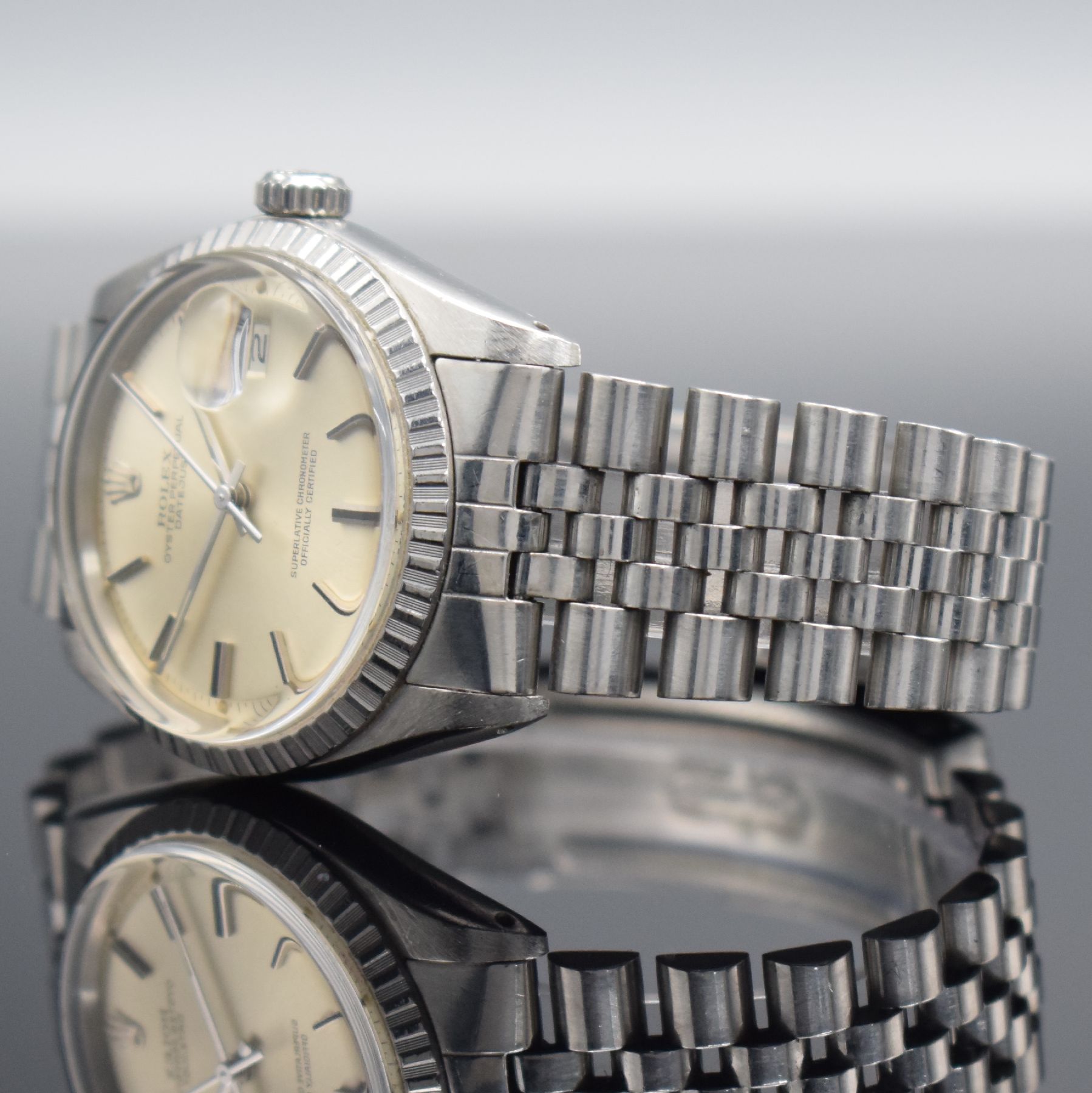 Detail e: ROLEX Oyster Perpetual Datejust Herrenarmbanduhr mit Sigma Zifferblatt in Stahl Referenz 1603, Schweiz um 1972, Automatik, Chronometer der ...