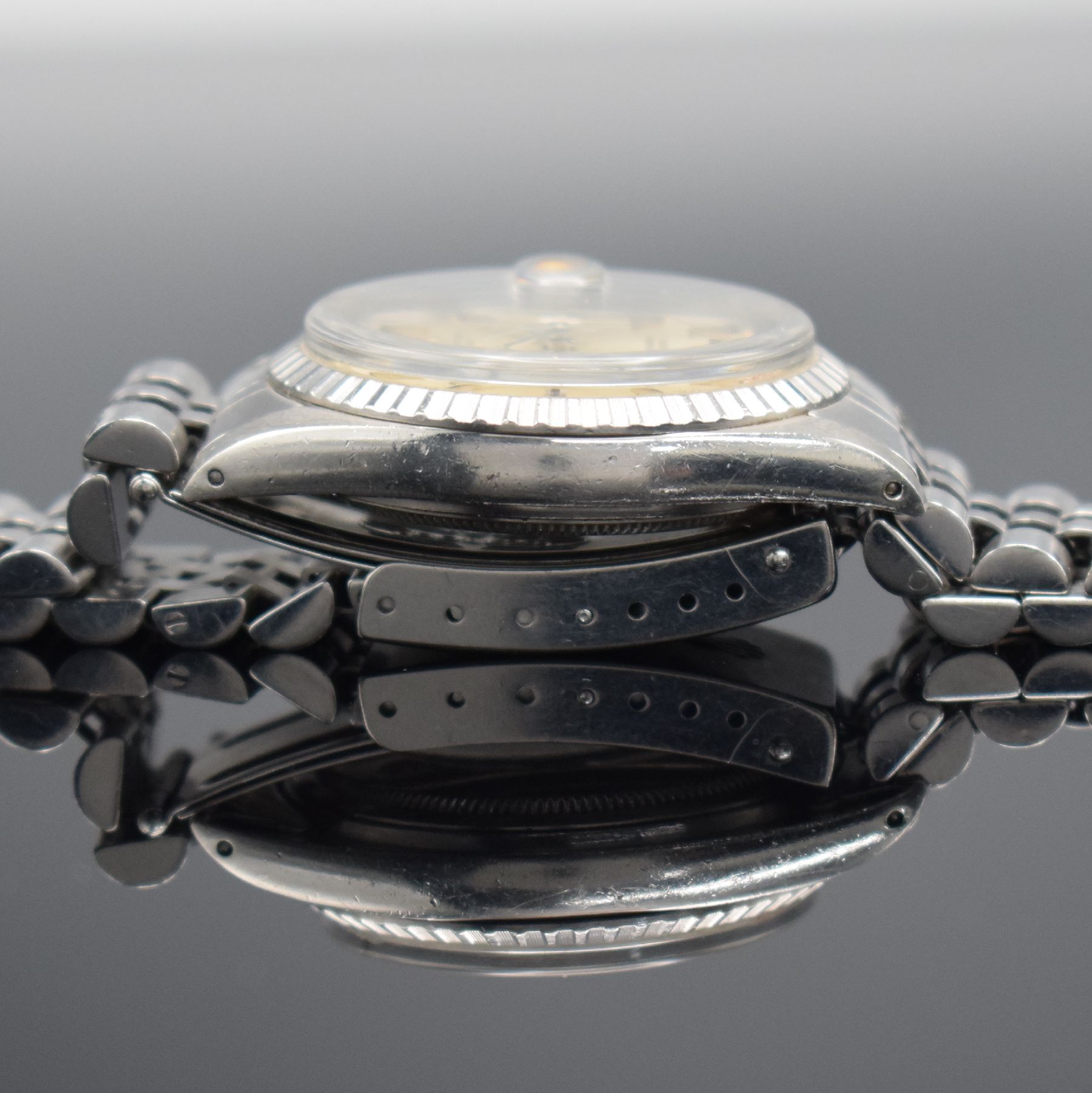 Detail j: ROLEX Oyster Perpetual Datejust Herrenarmbanduhr mit Sigma Zifferblatt in Stahl Referenz 1603, Schweiz um 1972, Automatik, Chronometer der ...