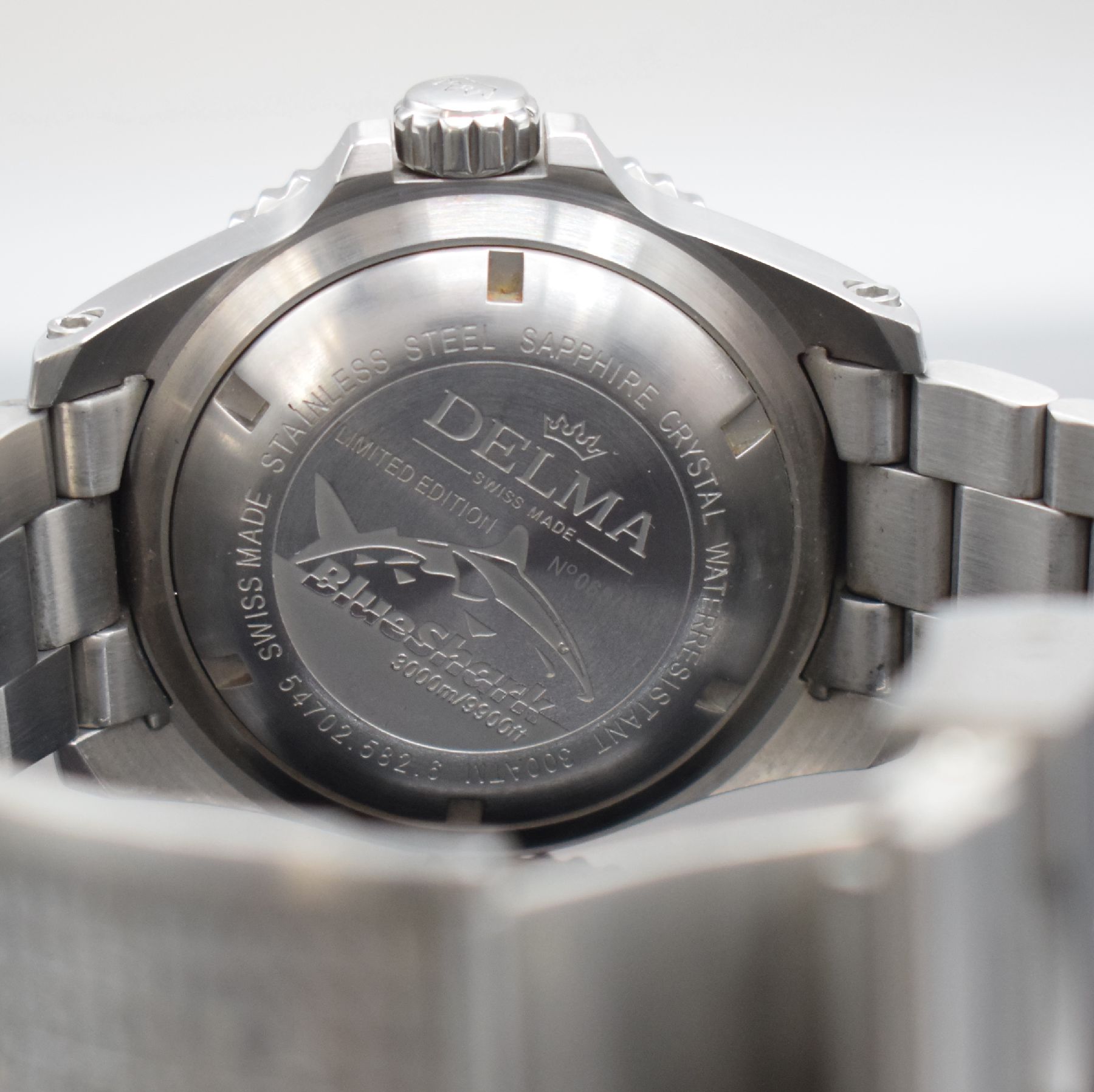 Detail d: DELMA Blue Shark auf 500 Stück limitierte Taucheruhr, Schweiz um 2010, Automatik, ab Hersteller 3000m wasserd., massives verschr. Edelstahlgeh., ...