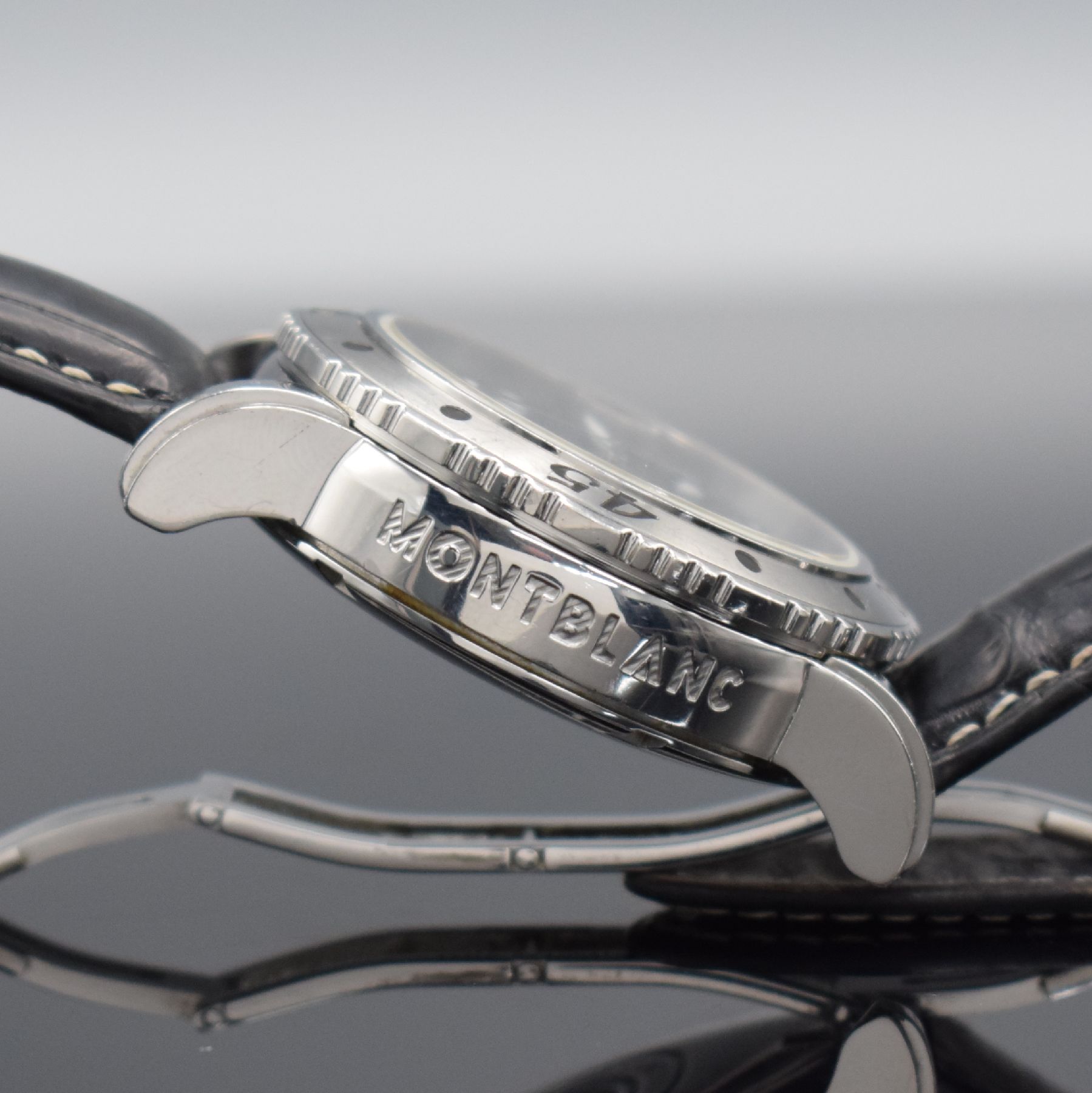 Detail f: MONTBLANC Herrenarmbanduhr mit Chronograph Referenz 7034, Schweiz um 2010, Automatik, verschr. Edelstahlgeh., Lederband m. orig. Faltschl., eins. ...